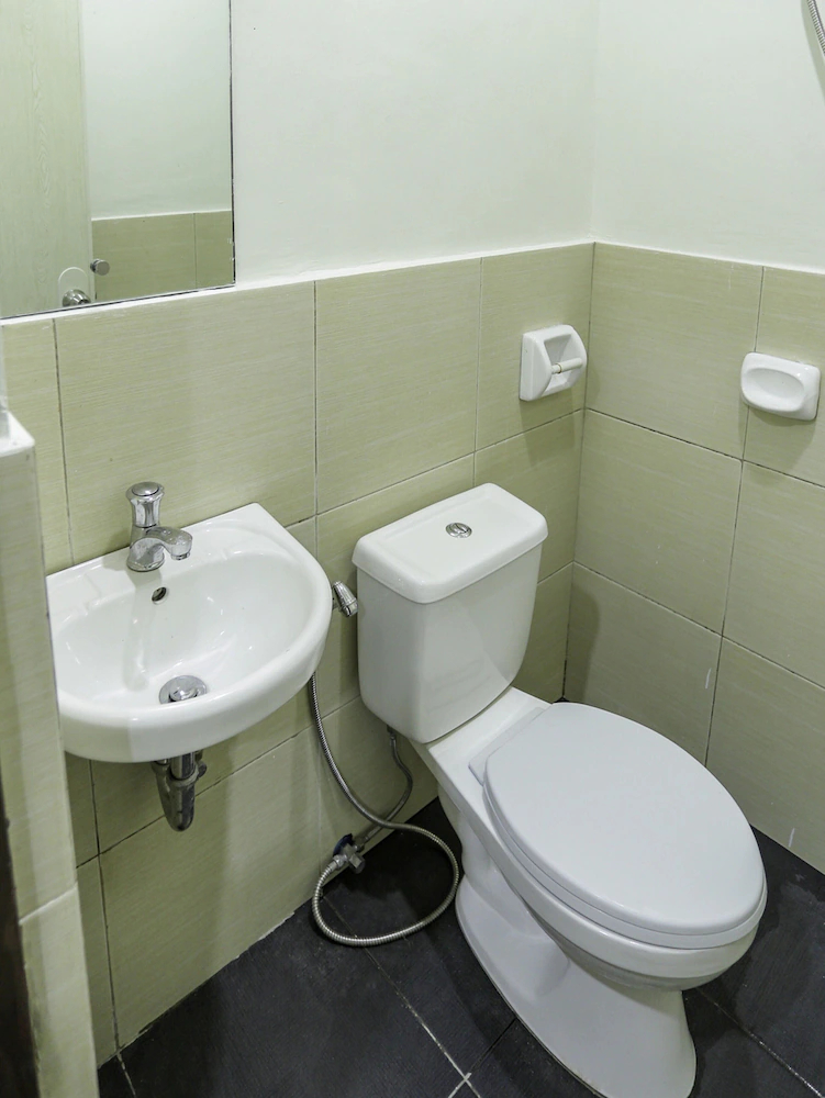 Jrja Suites by OYO Rooms