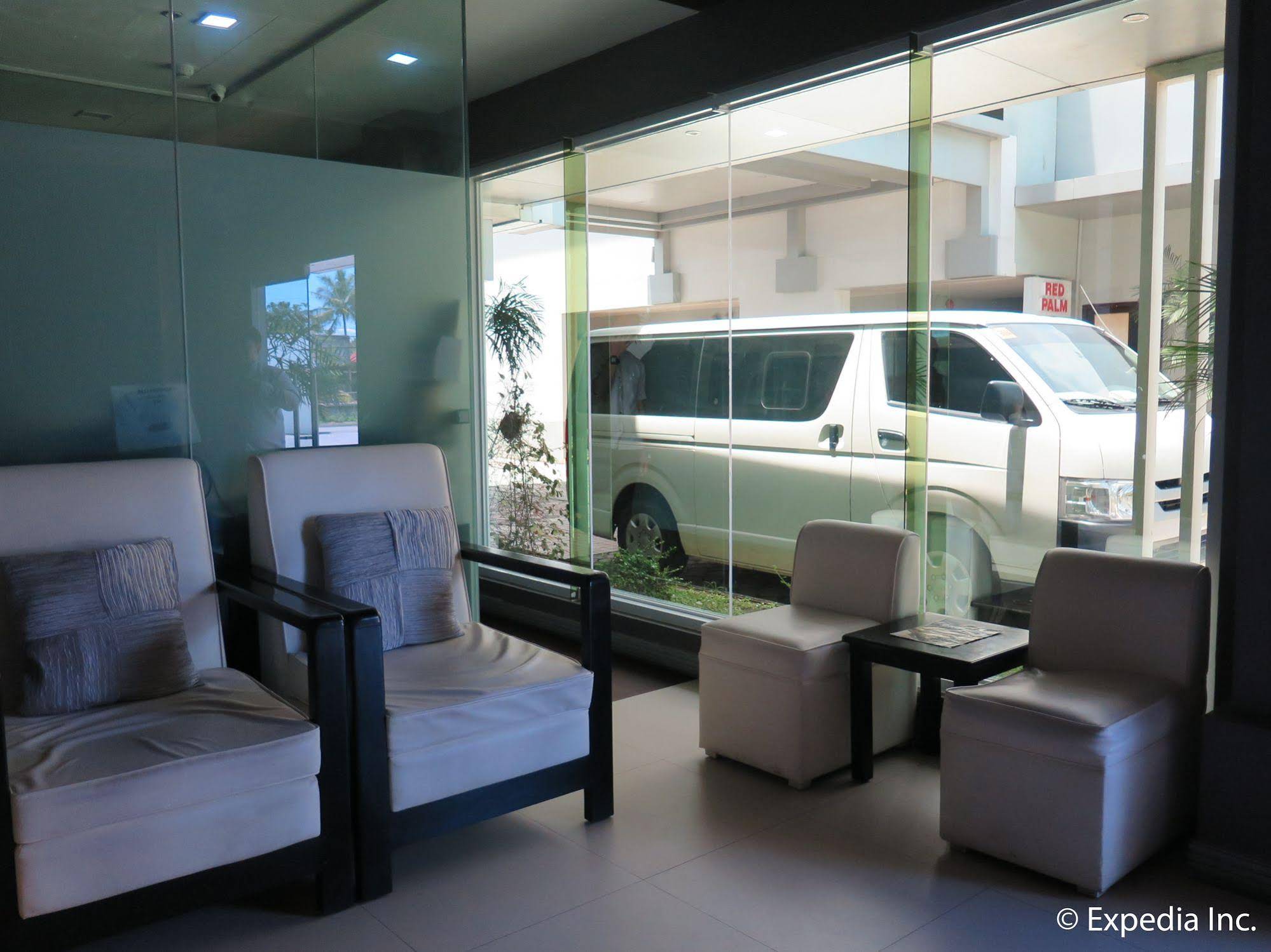 Lucky 9 Budget Hotel