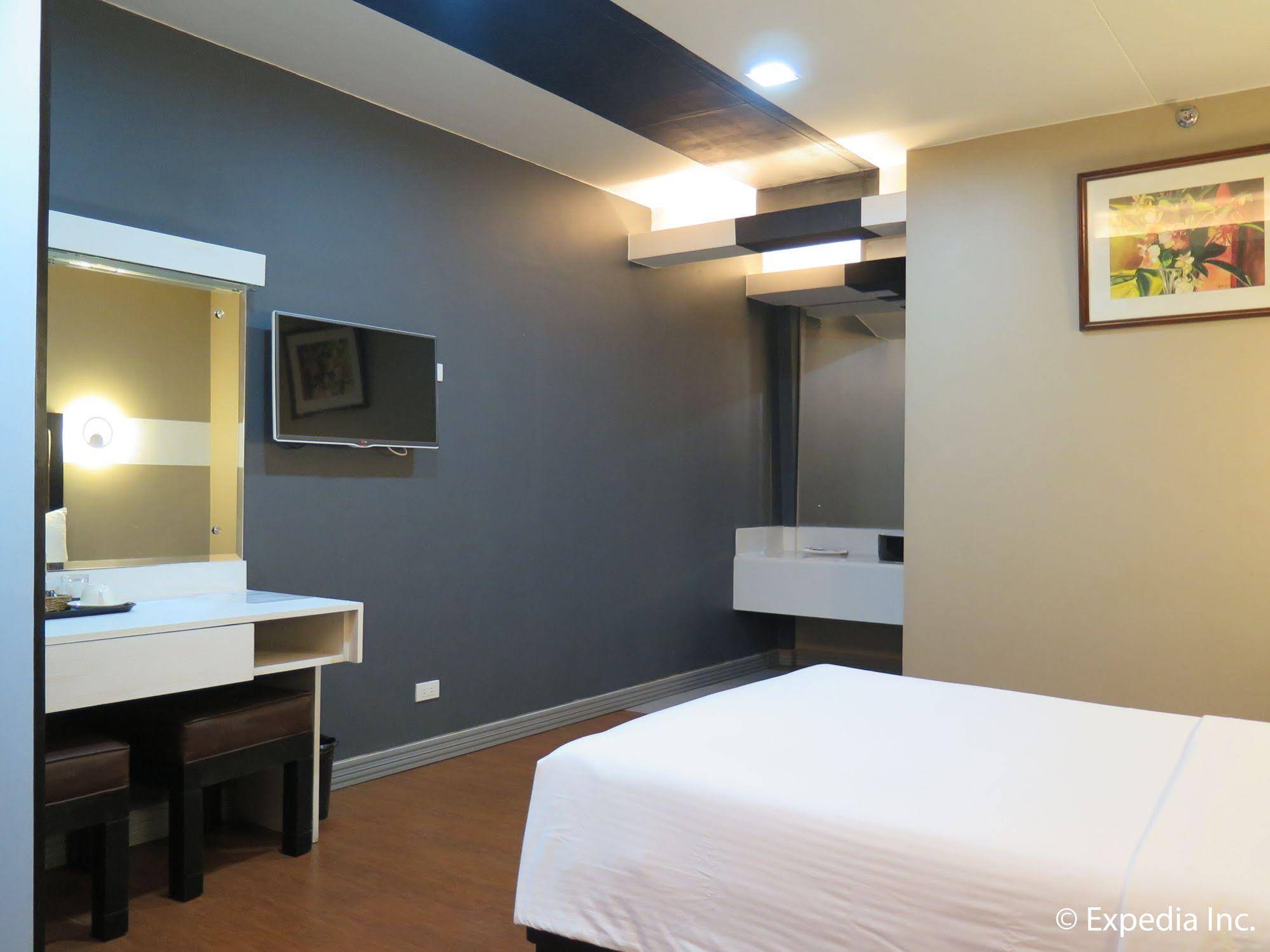 Lucky 9 Budget Hotel