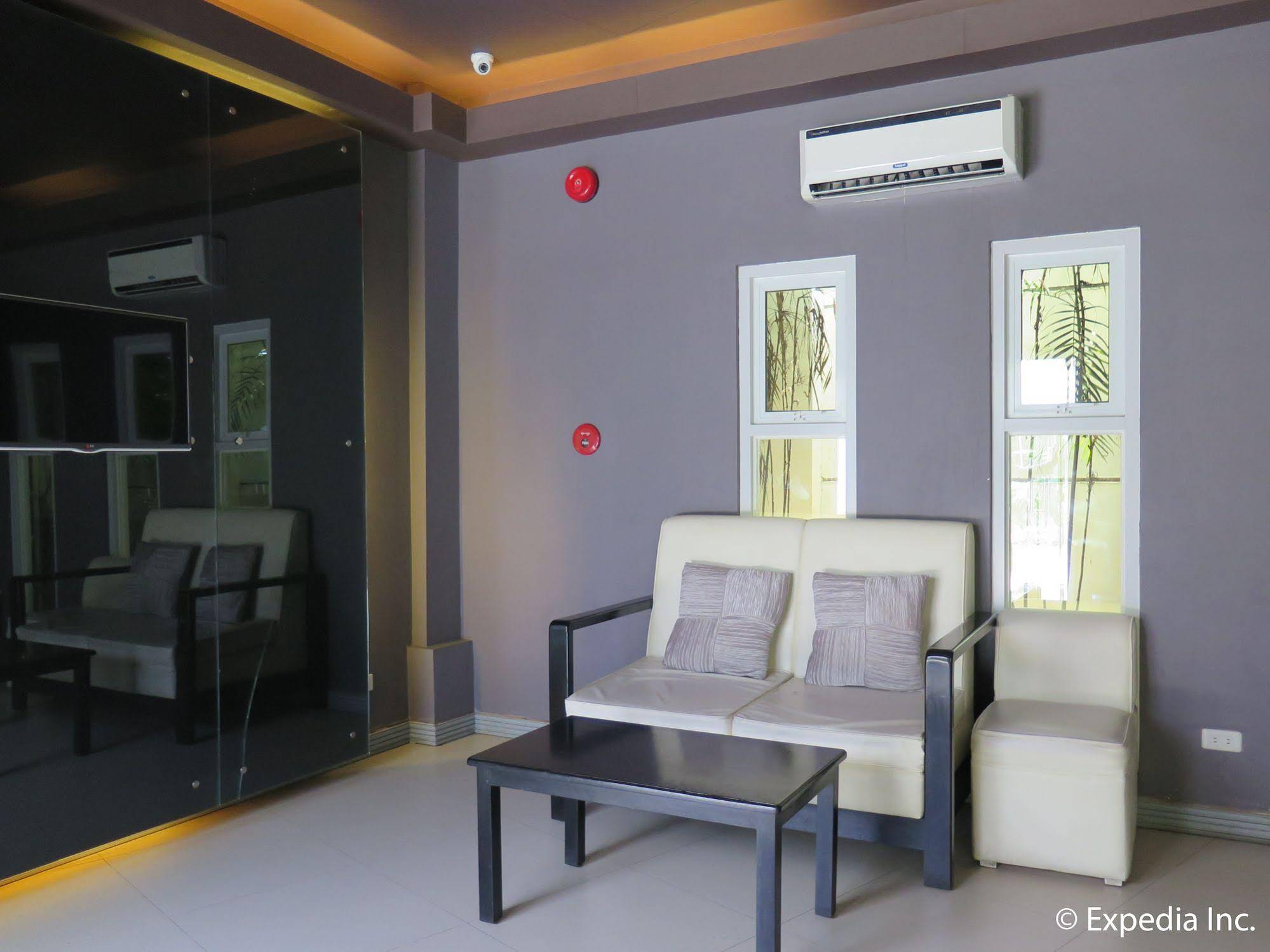 Lucky 9 Budget Hotel
