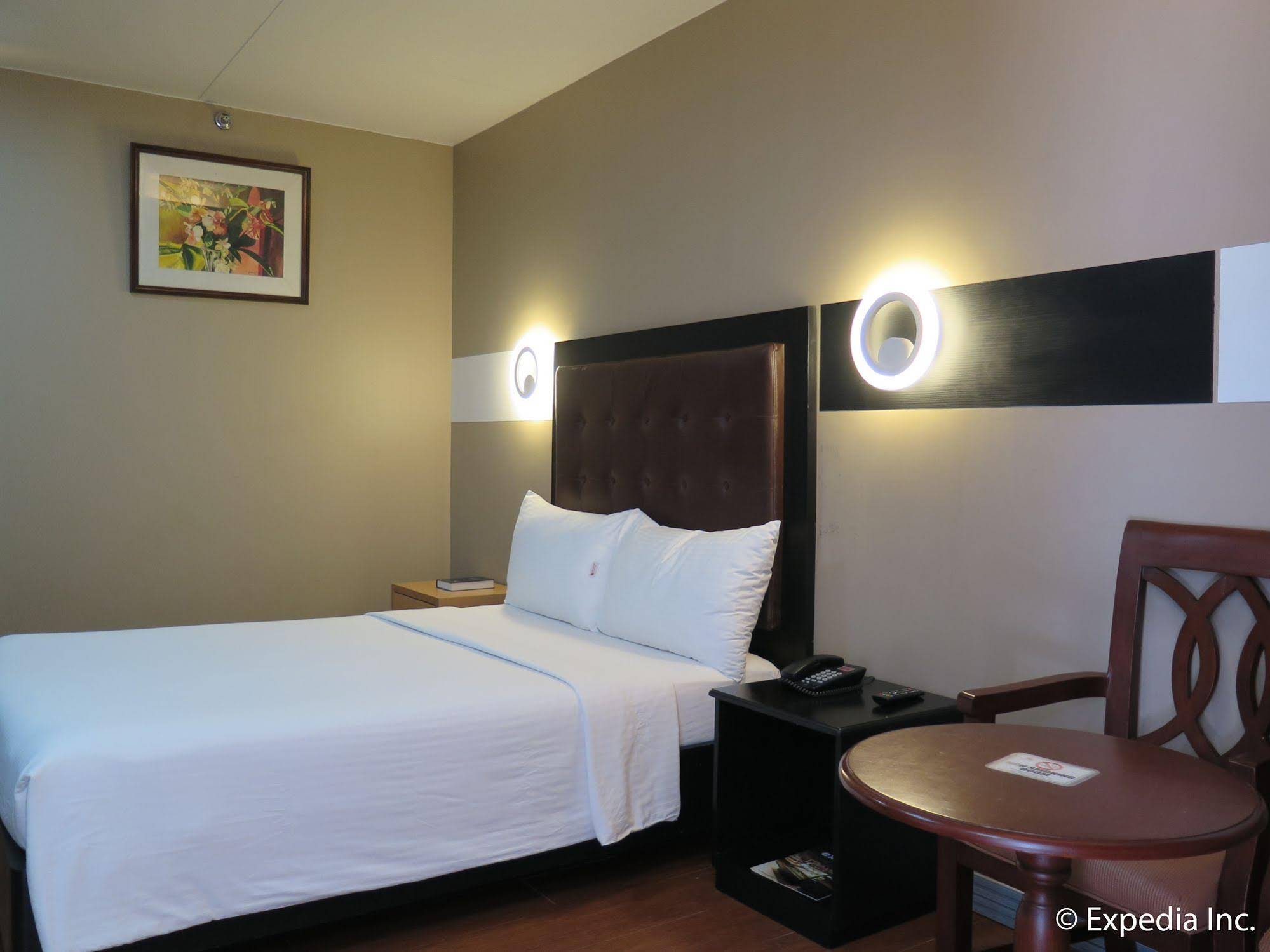 Lucky 9 Budget Hotel