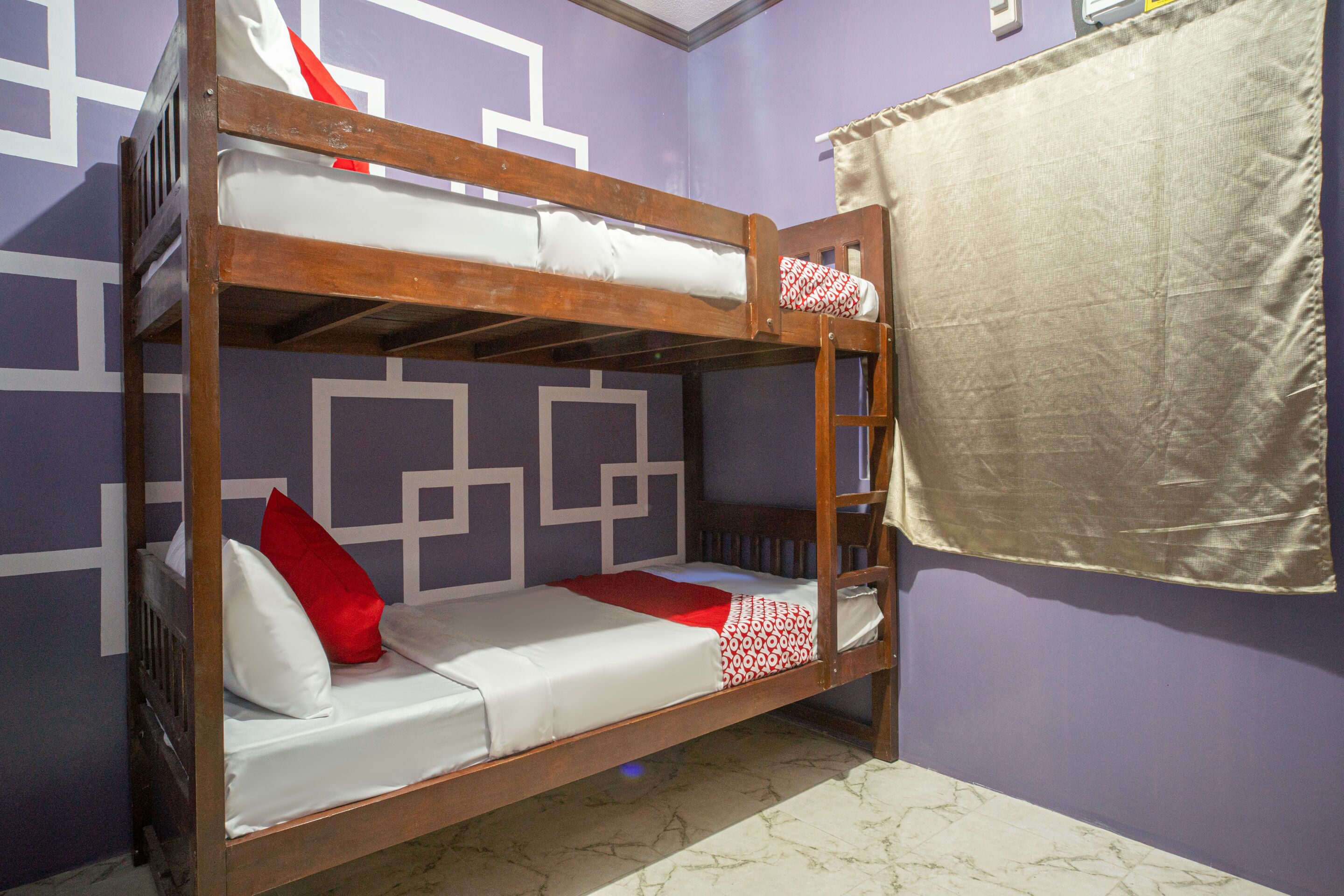 Queens Hometel by Oyo Rooms