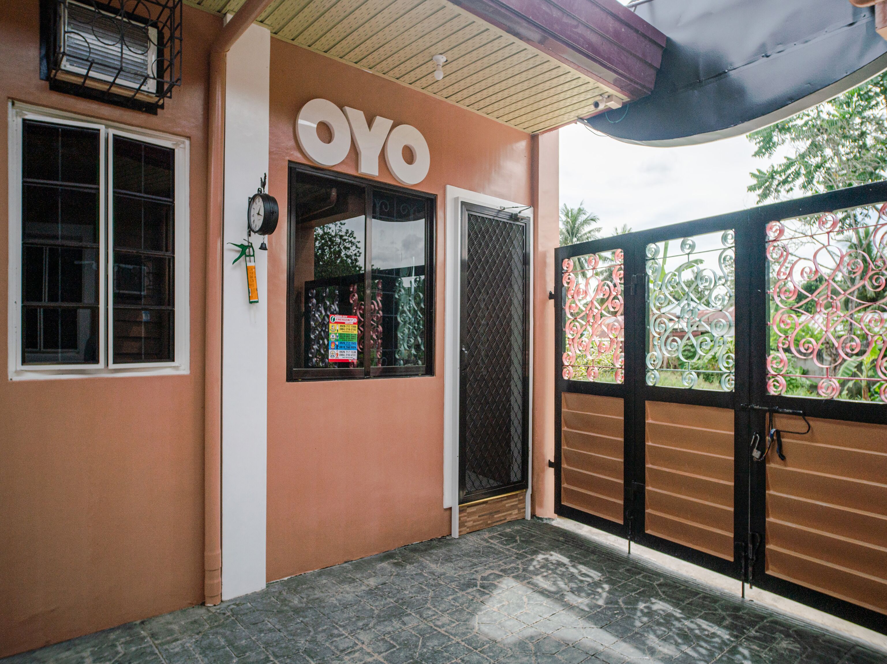 Queens Hometel by Oyo Rooms