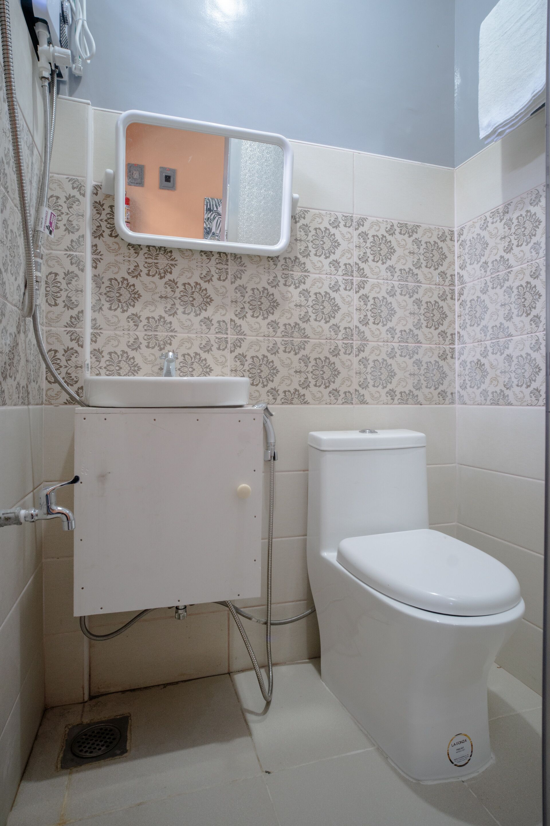 Queens Hometel by Oyo Rooms