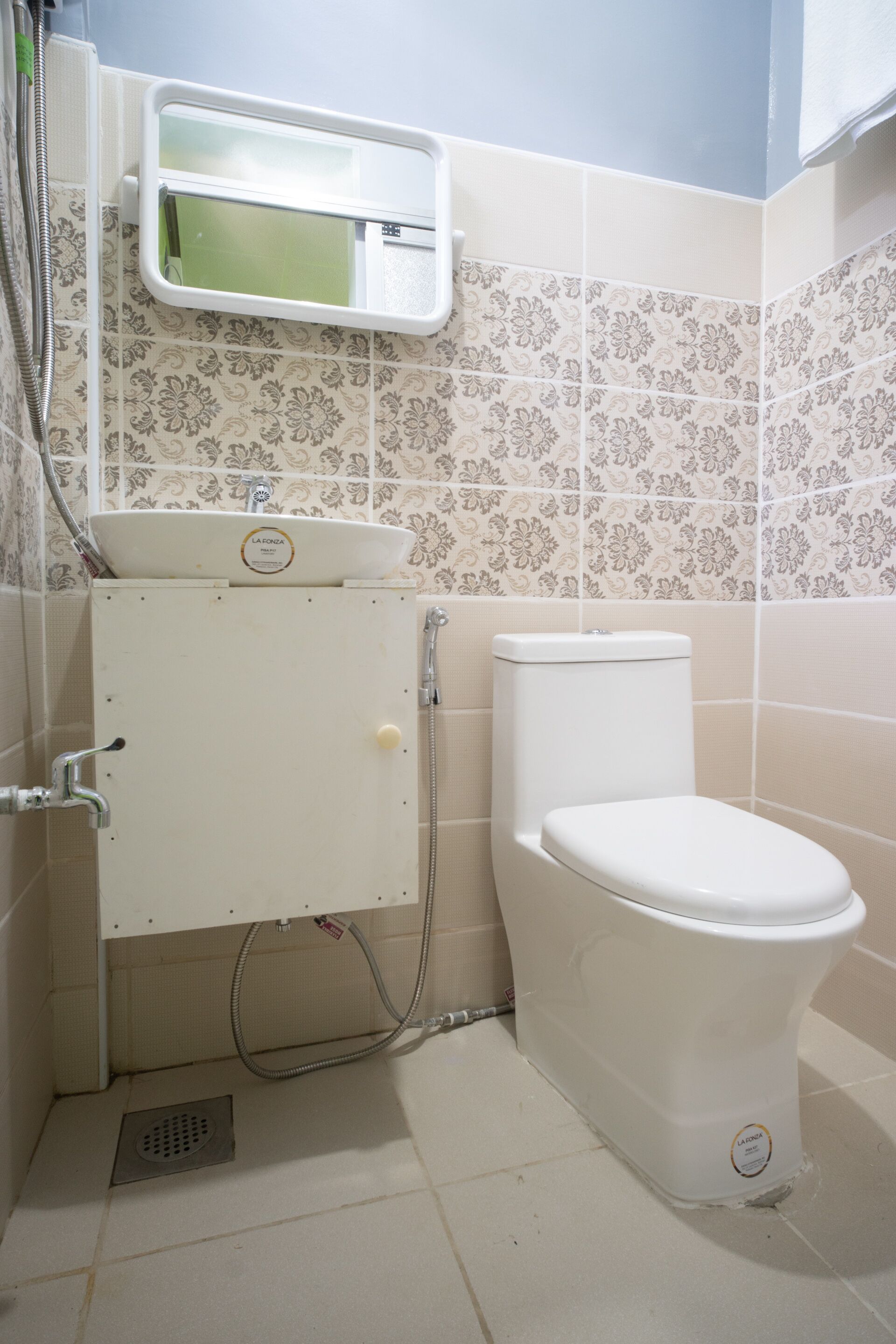 Queens Hometel by Oyo Rooms