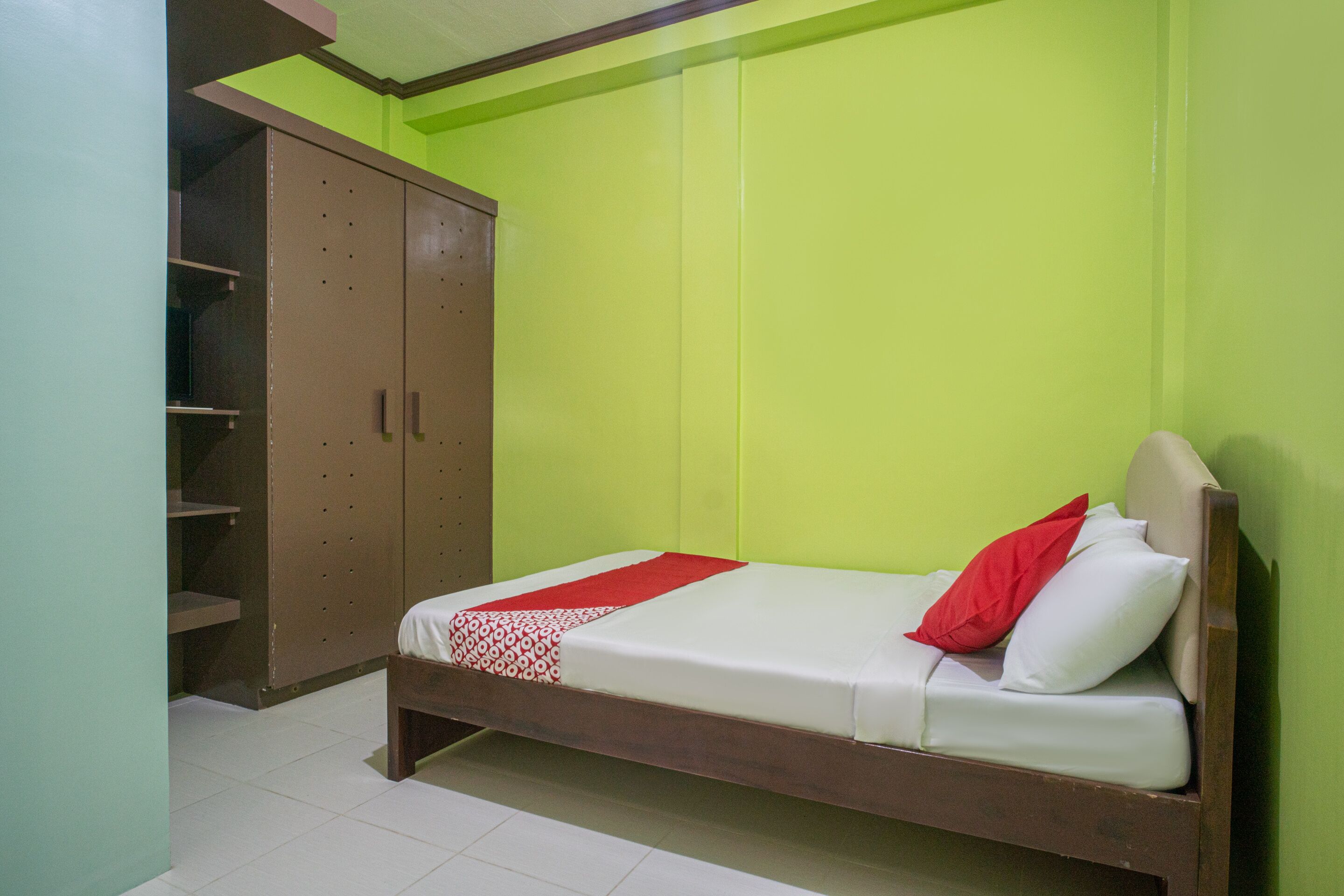 Queens Hometel by Oyo Rooms