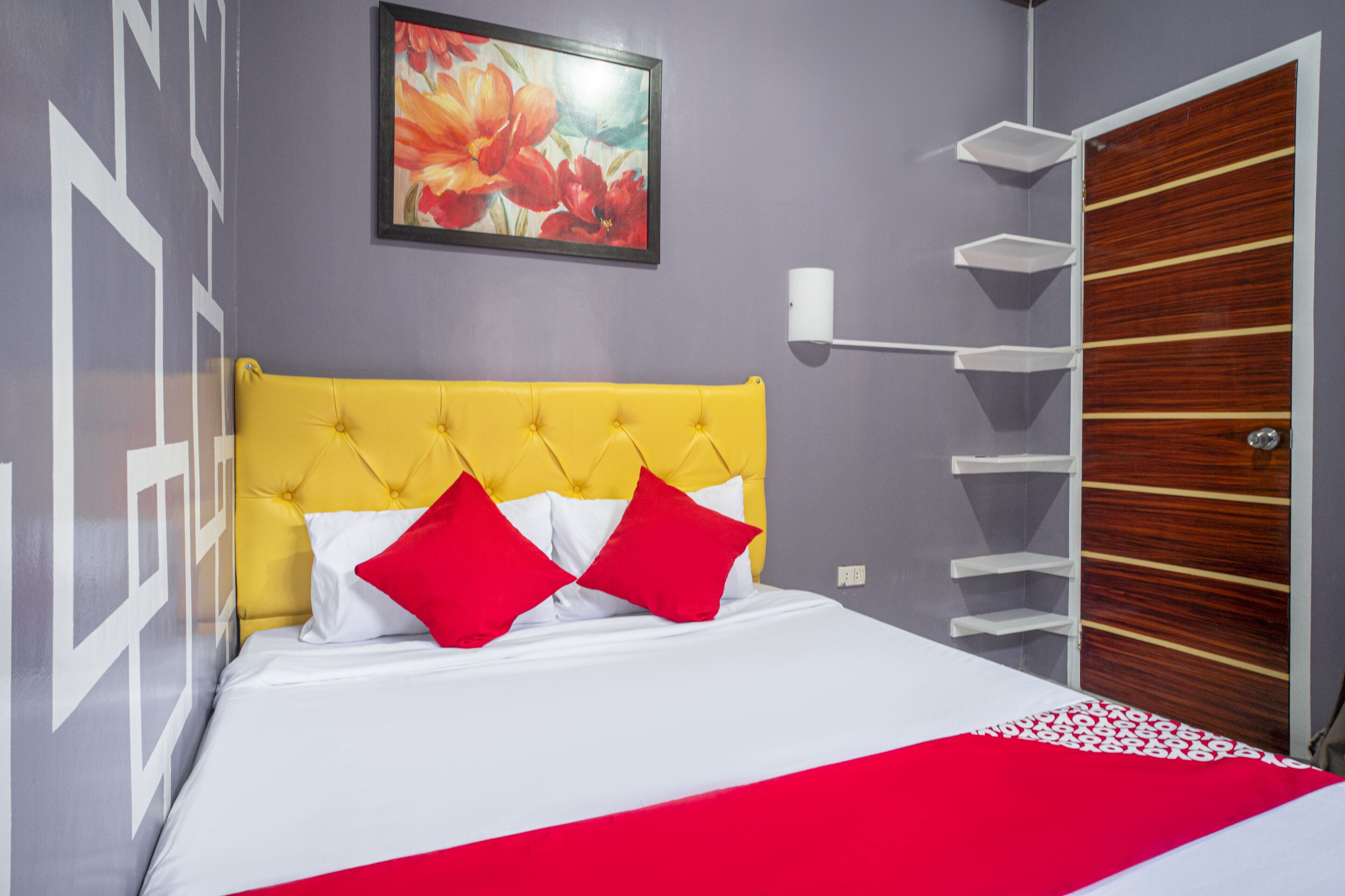 Queens Hometel by Oyo Rooms