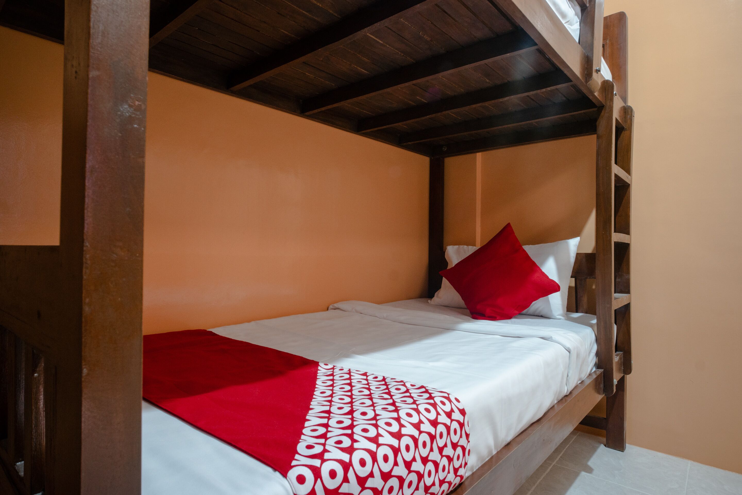Queens Hometel by Oyo Rooms