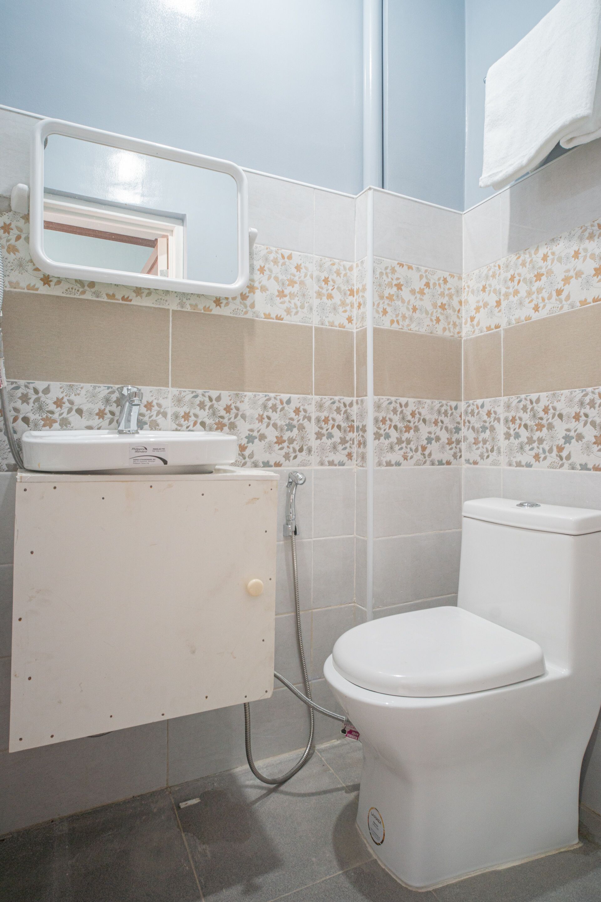 Queens Hometel by Oyo Rooms