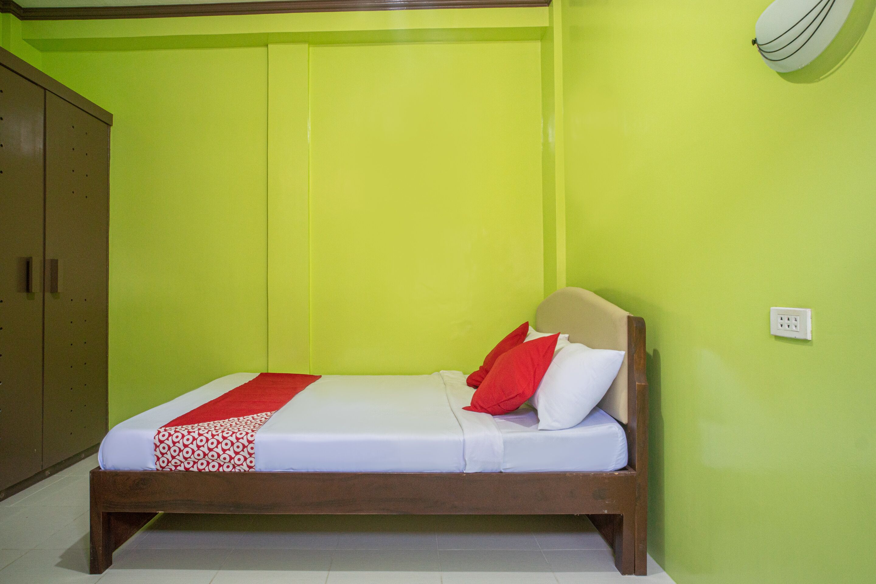 Queens Hometel by Oyo Rooms