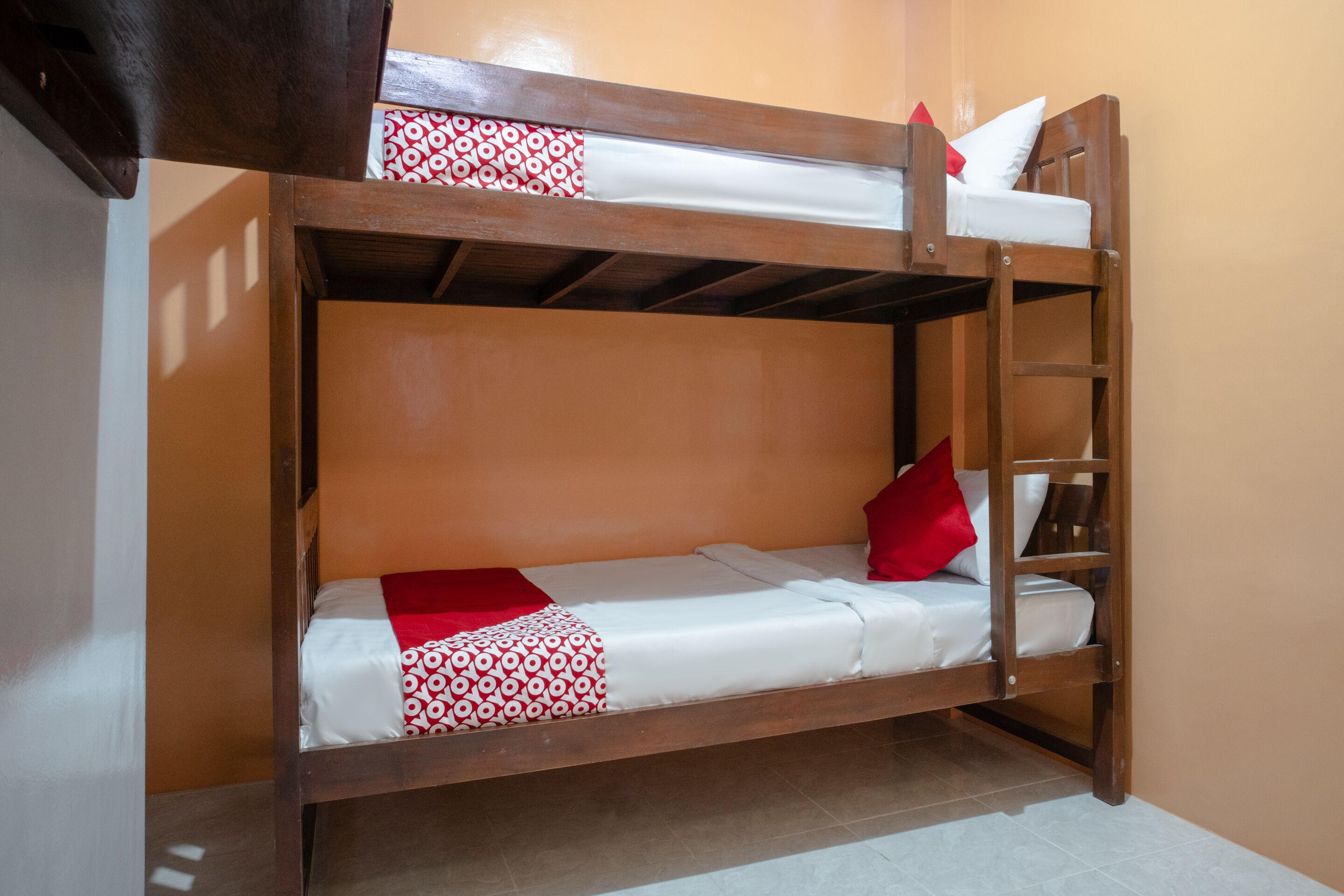 Queens Hometel by Oyo Rooms