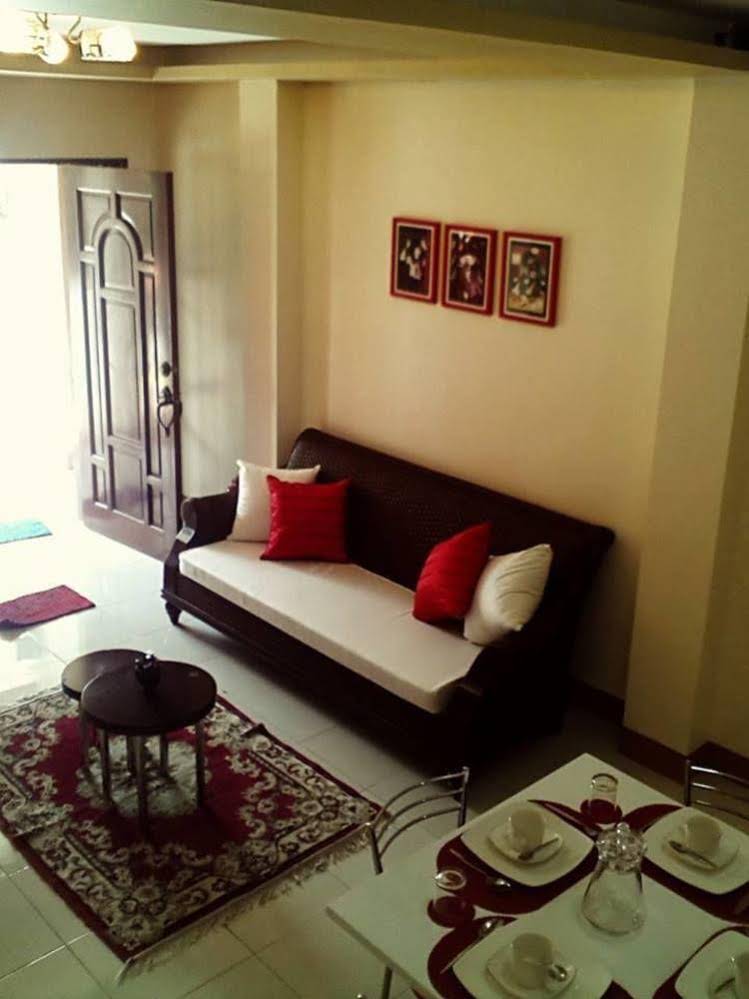 Manora Apartments & Guest House