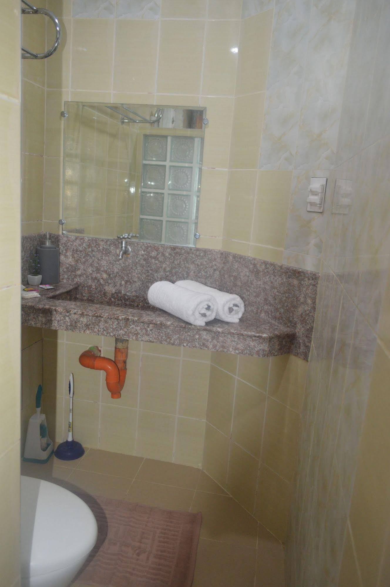 Manora Apartments & Guest House