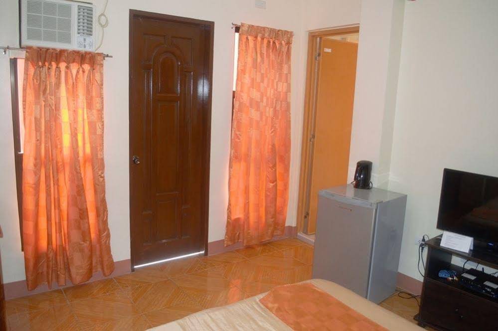 Manora Apartments & Guest House