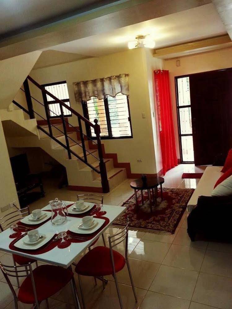 Manora Apartments & Guest House