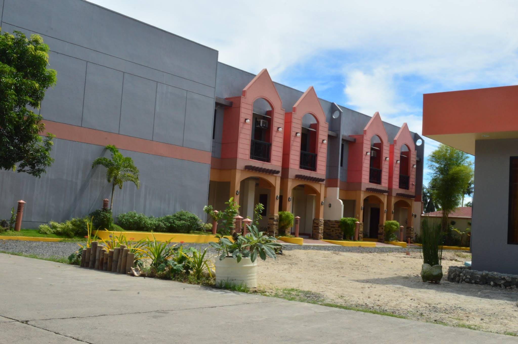Manora Apartments & Guest House