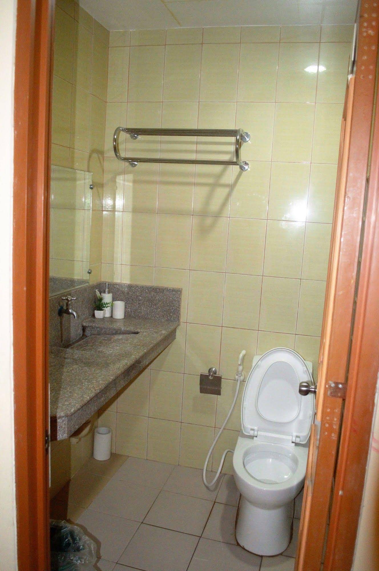 Manora Apartments & Guest House