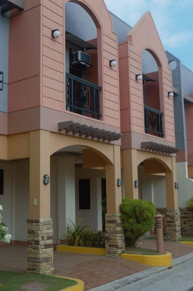 Manora Apartments & Guest House