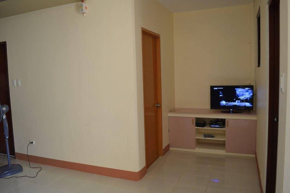 Manora Apartments & Guest House