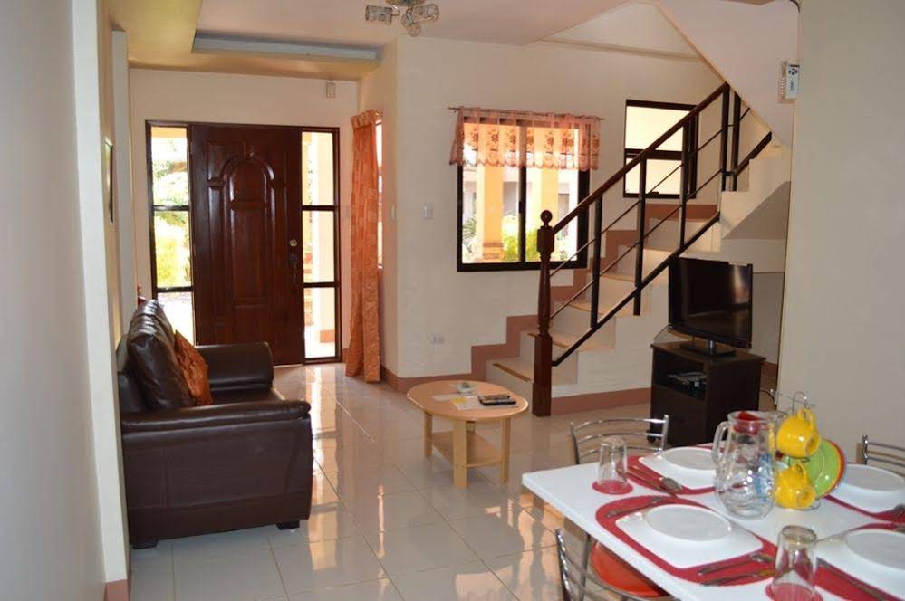 Manora Apartments & Guest House