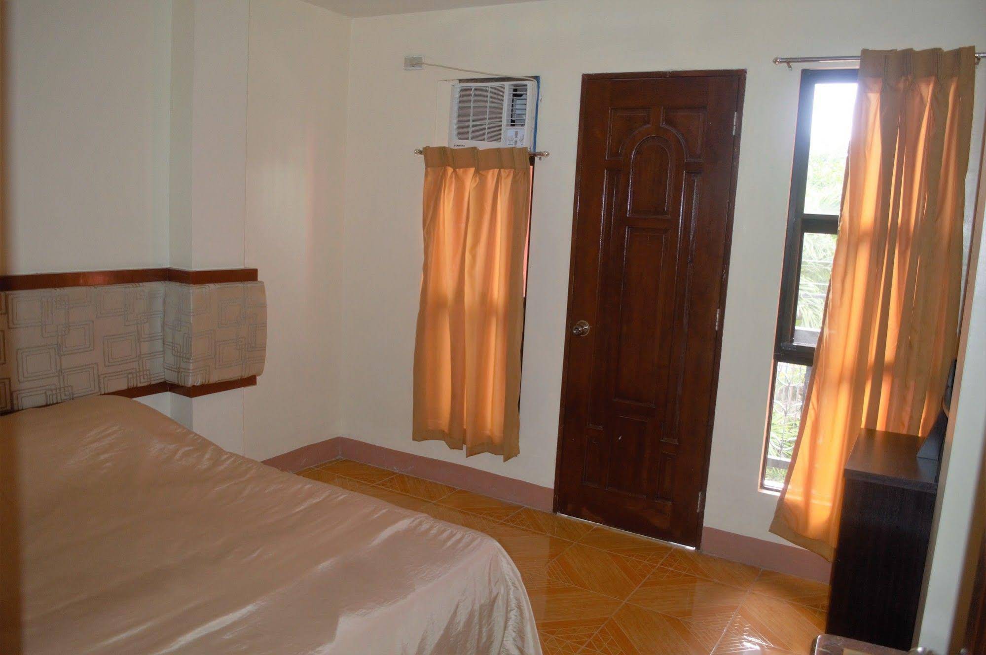 Manora Apartments & Guest House