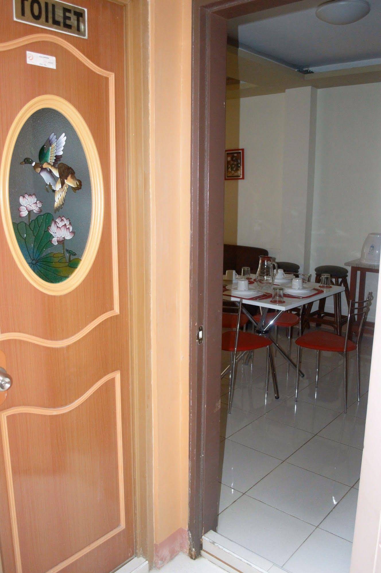 Manora Apartments & Guest House