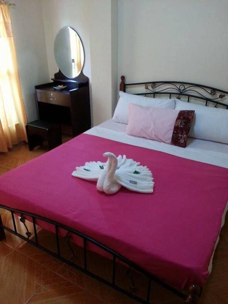 Manora Apartments & Guest House