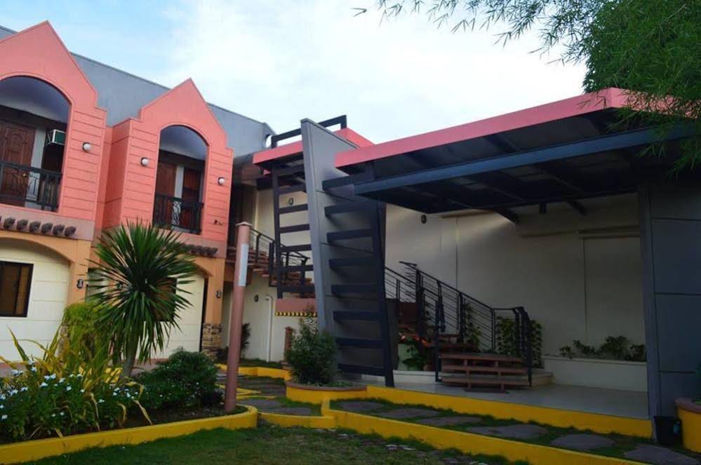 Manora Apartments & Guest House