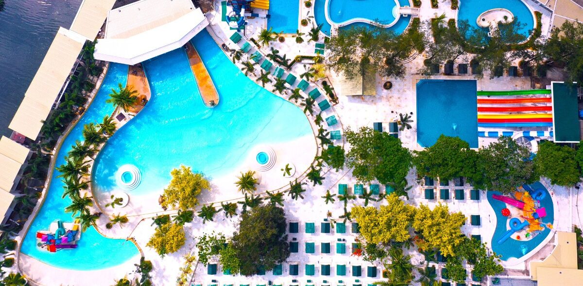 Villa Excellance Beach And Wave Pool Resort
