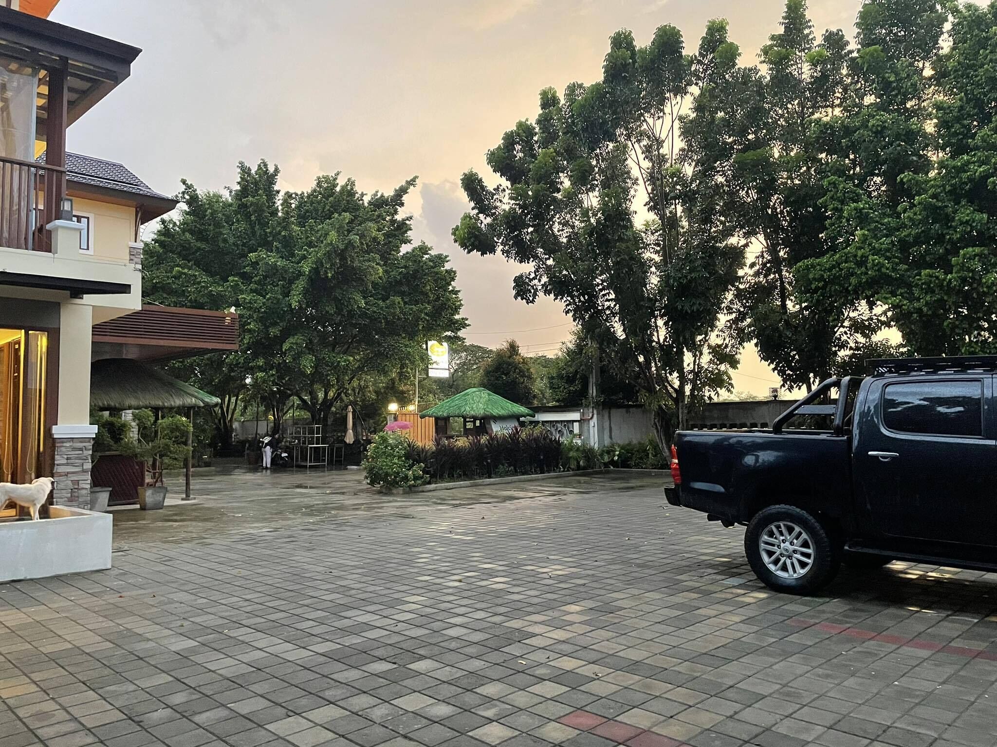 Sarojus Farmview Hotel