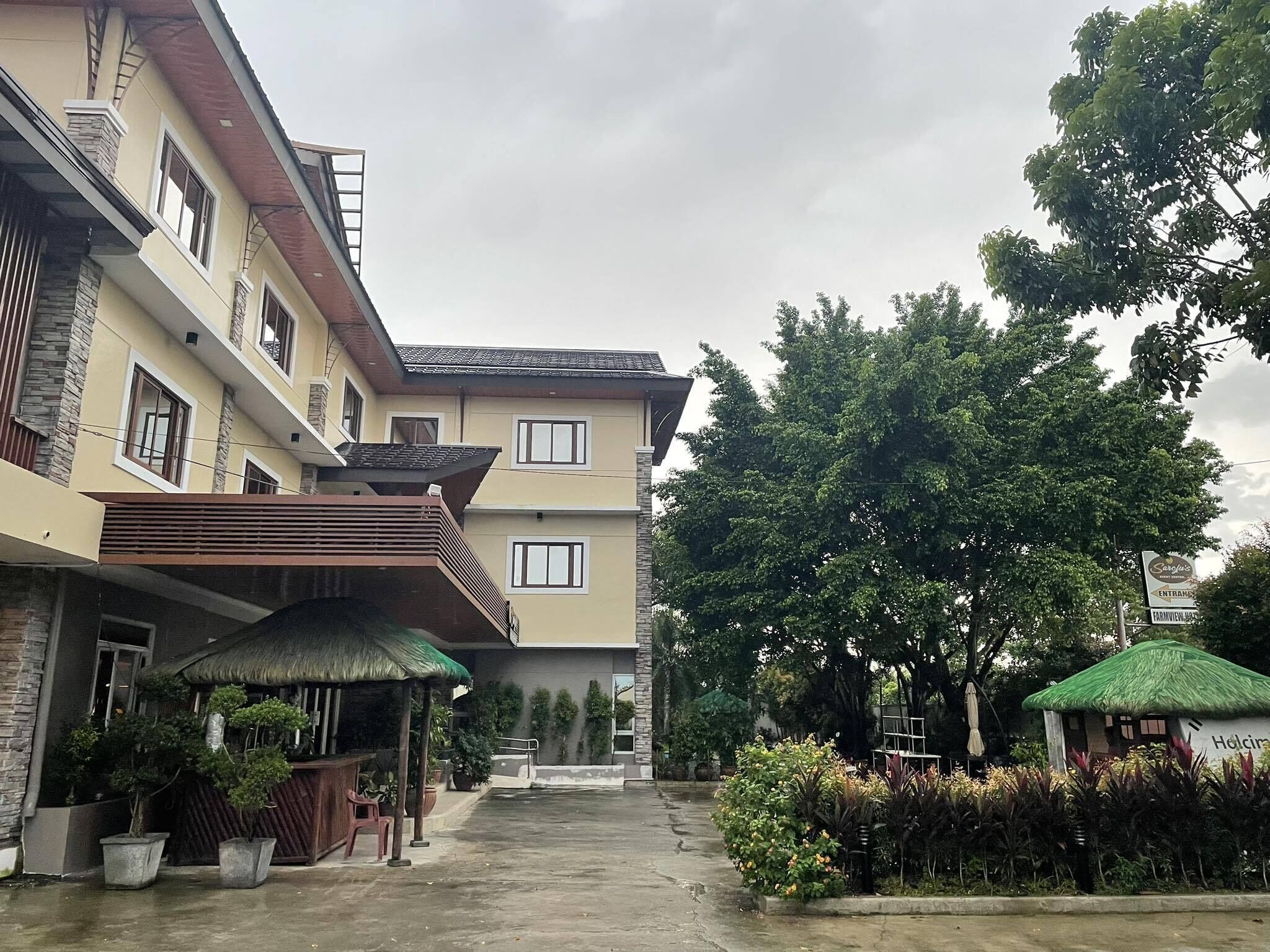 Sarojus Farmview Hotel