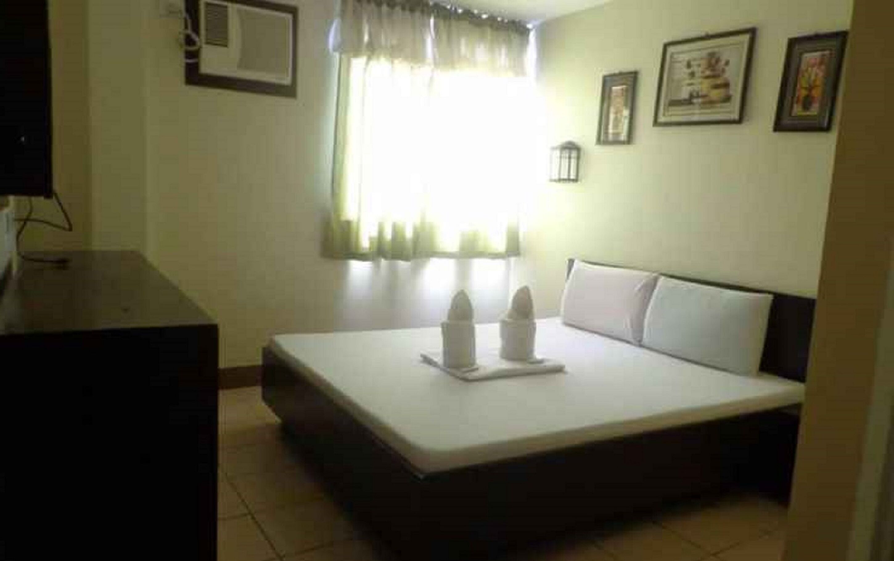 Paradise Apartelle Malinta by OYO Rooms