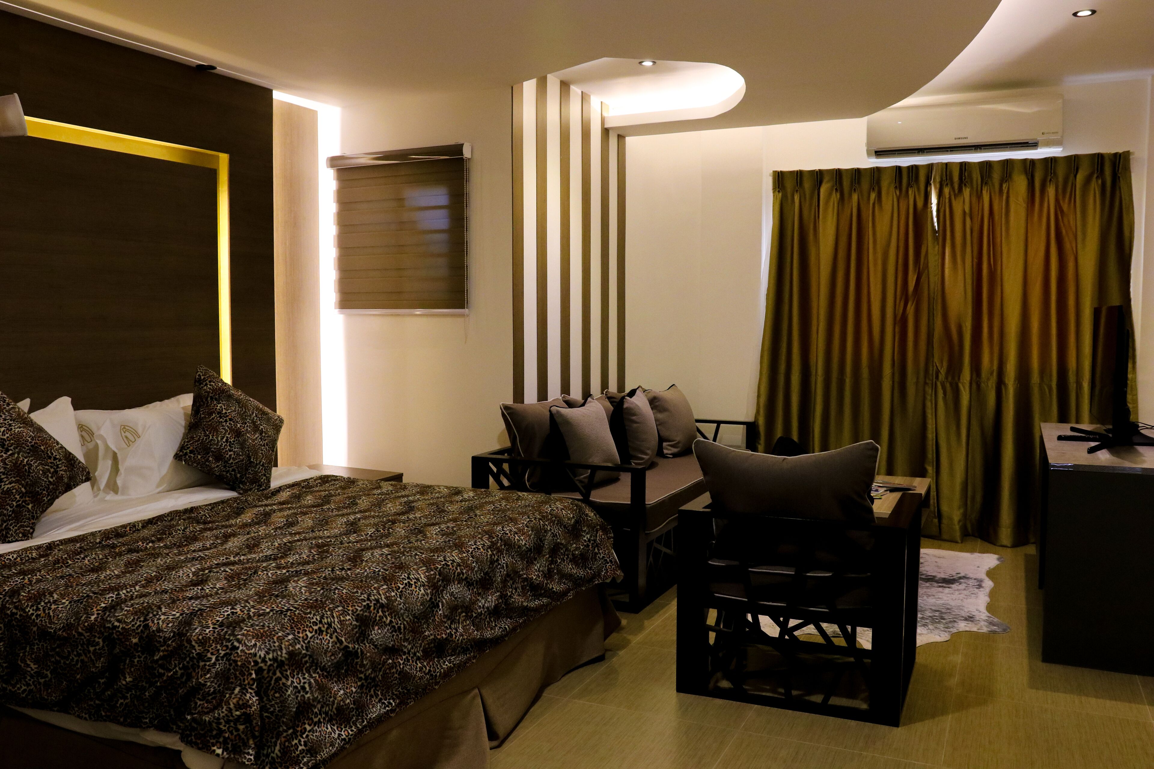 Safari Hotel And Villas