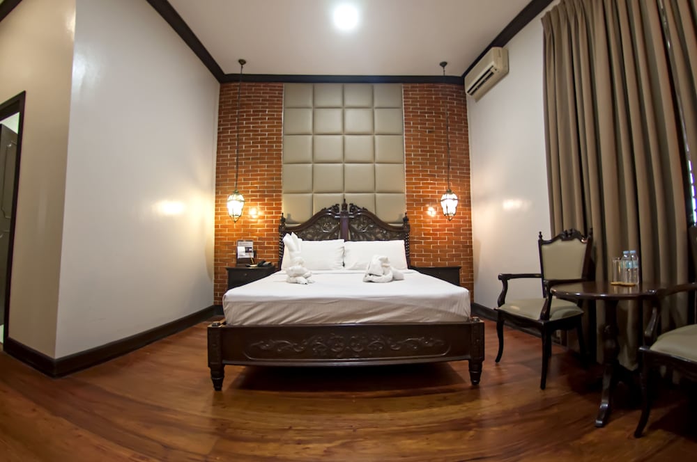 Vigan Plaza Hotel