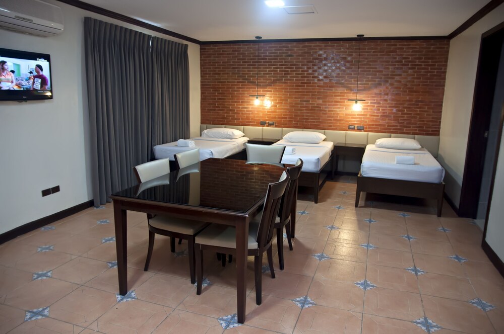 Vigan Plaza Hotel