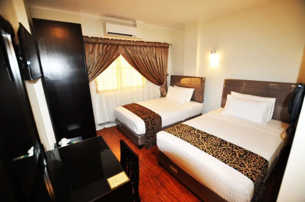 West Loch Park Hotel Vigan
