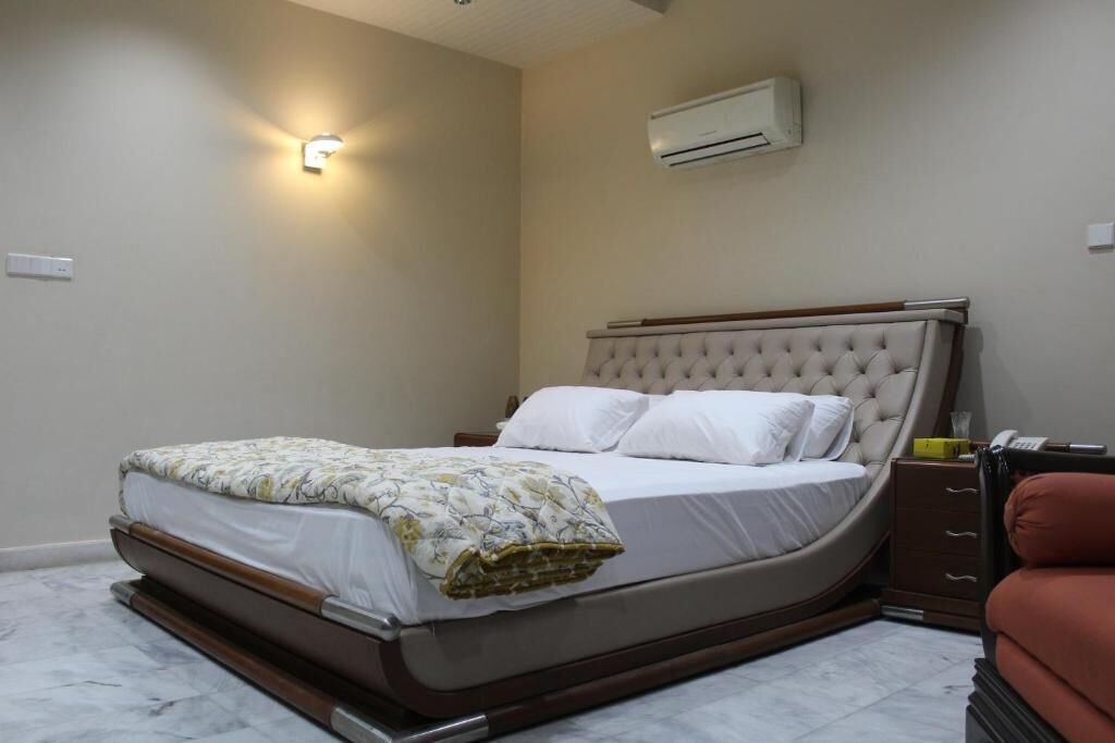 Hotel State Residency