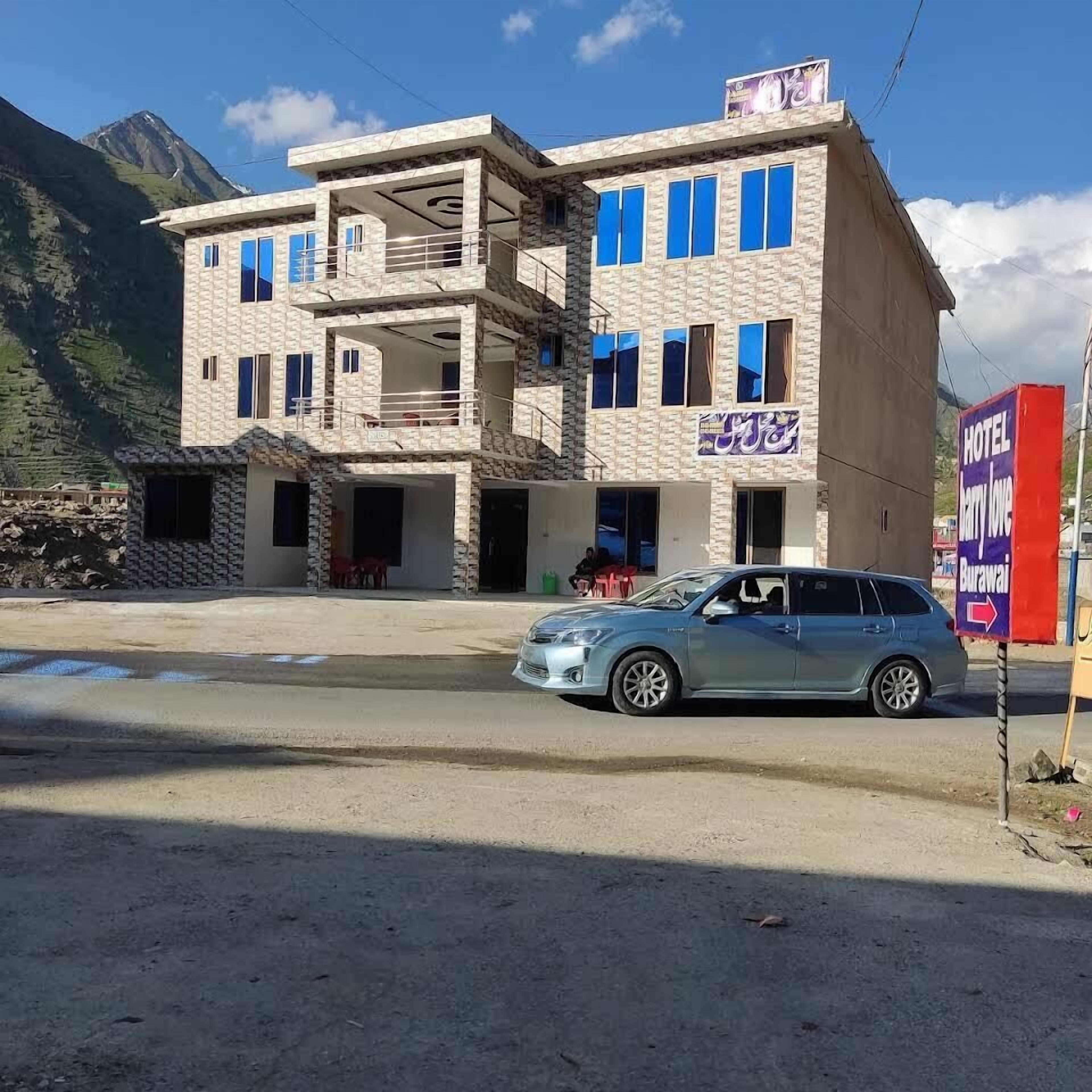New Taaj Mahal Hotel Burawai