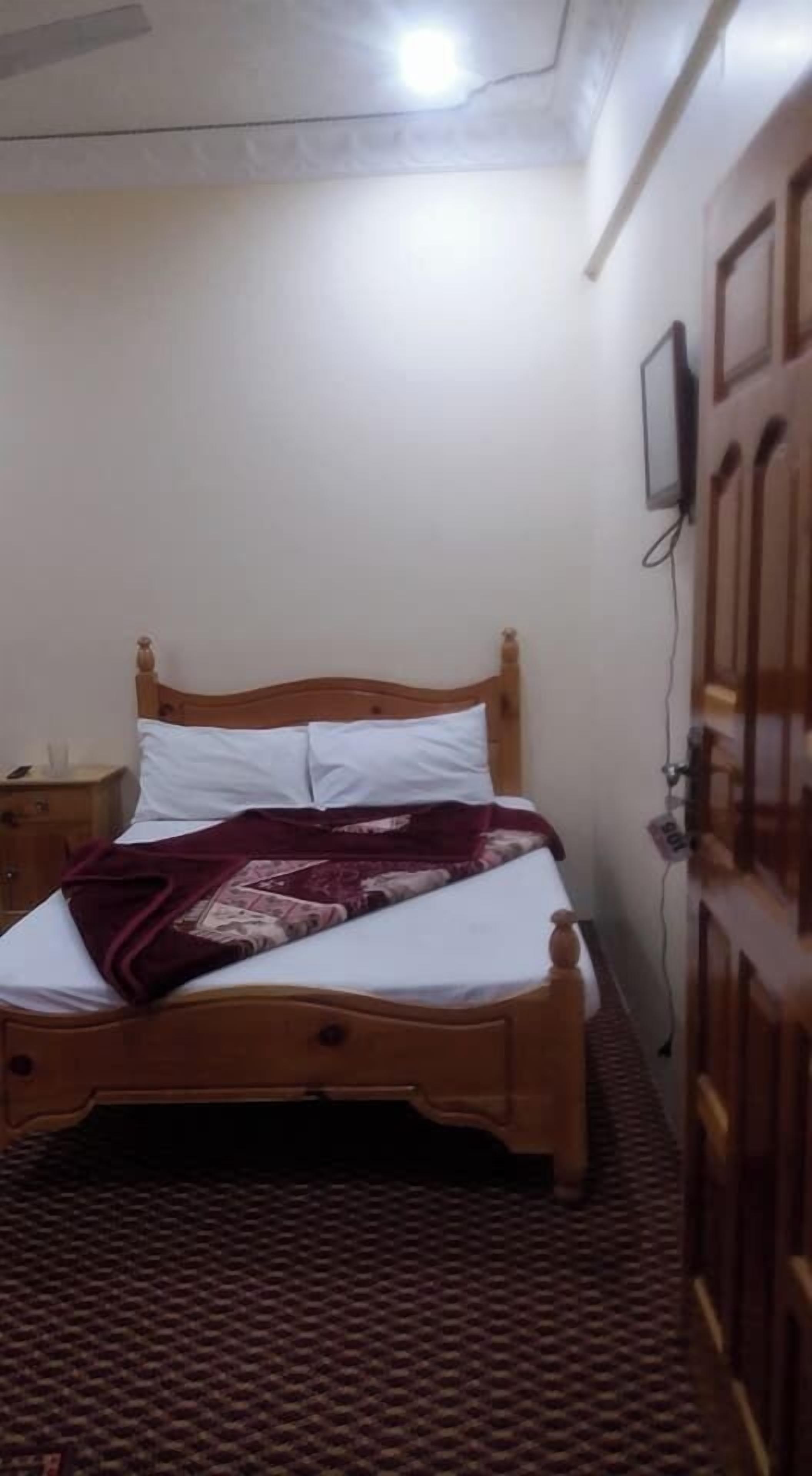Pakistan Hotel & Restaurant
