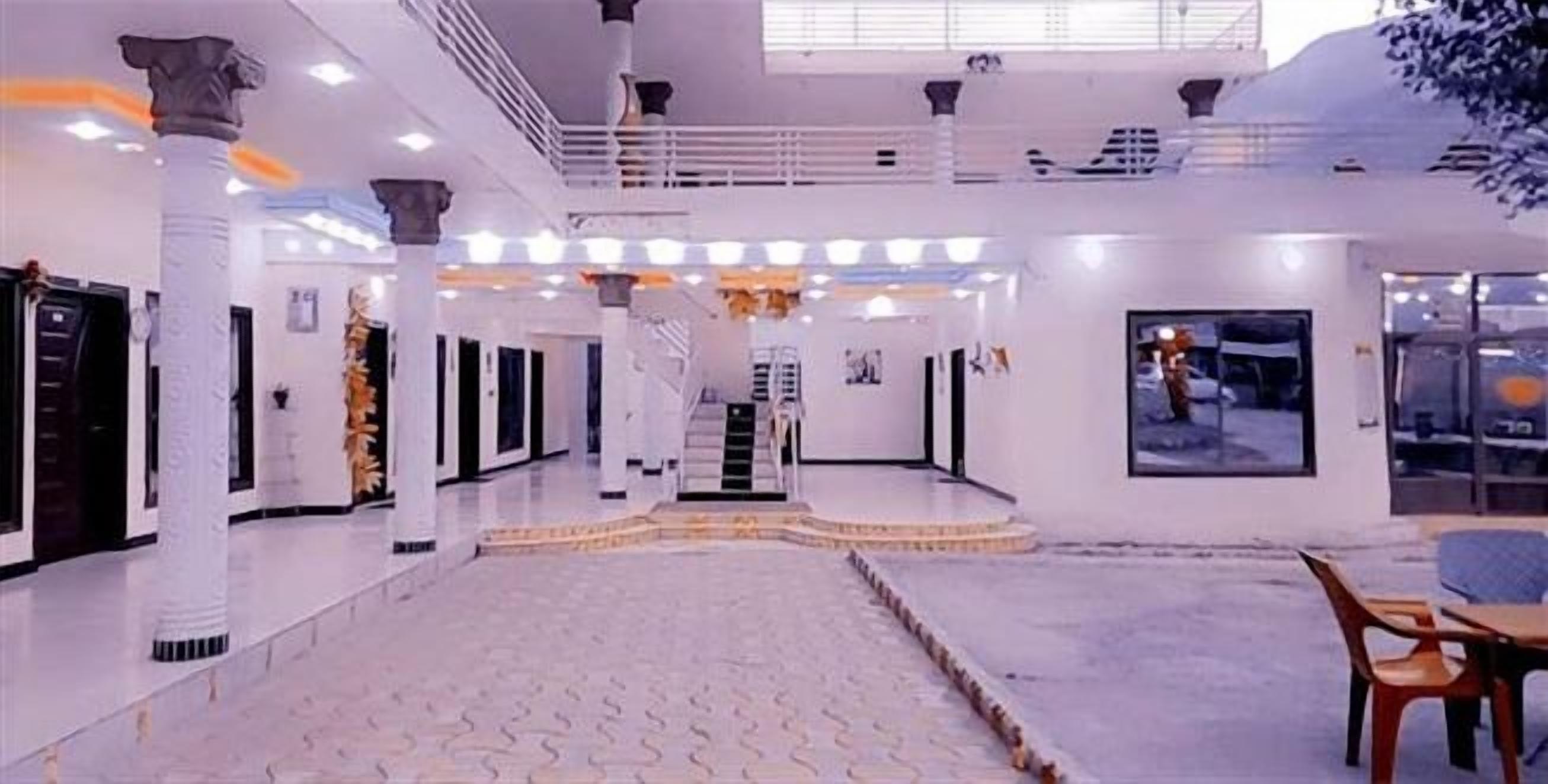 Pameer Continental Hotel And Restaurant