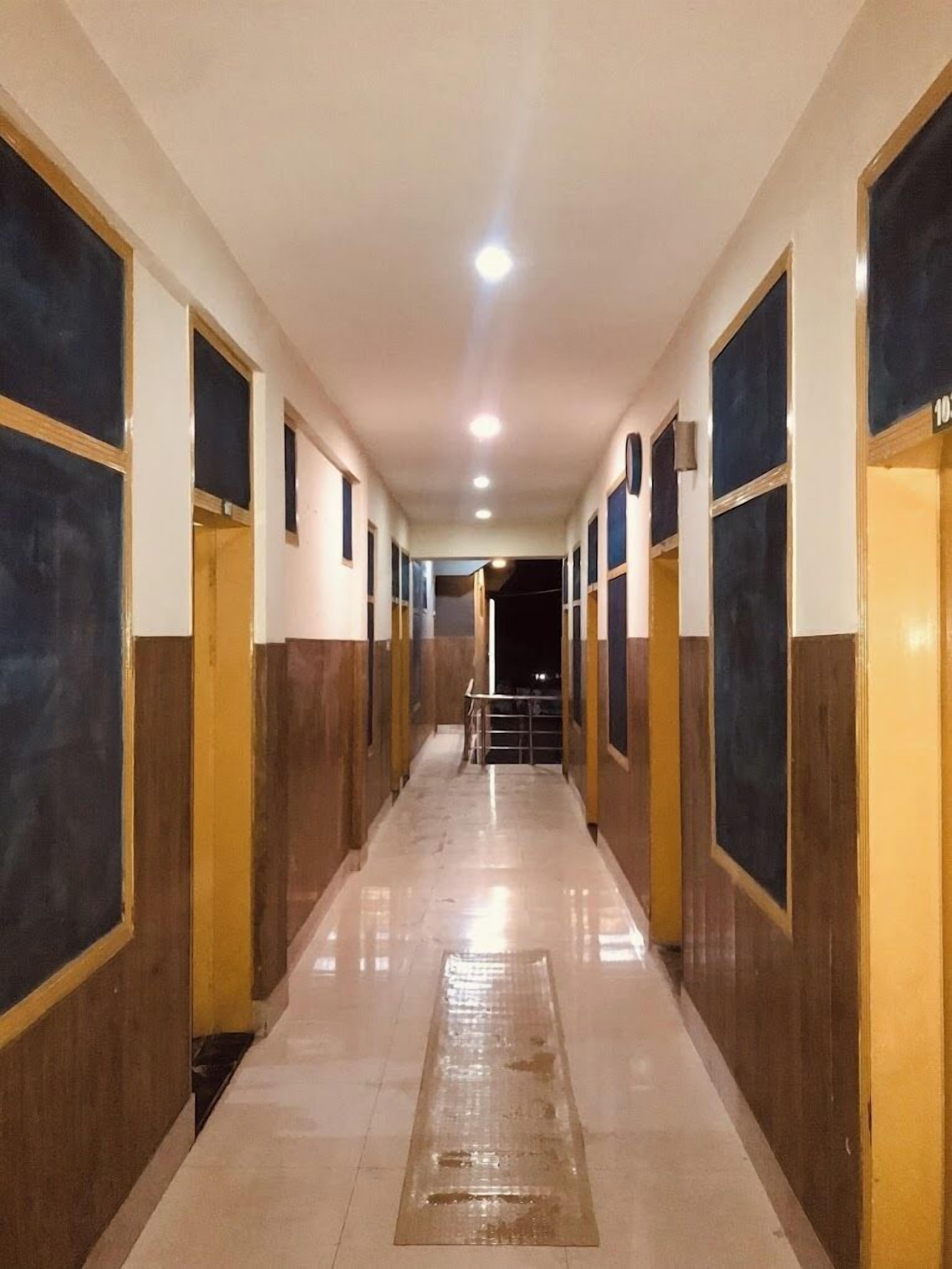 Hotel 99