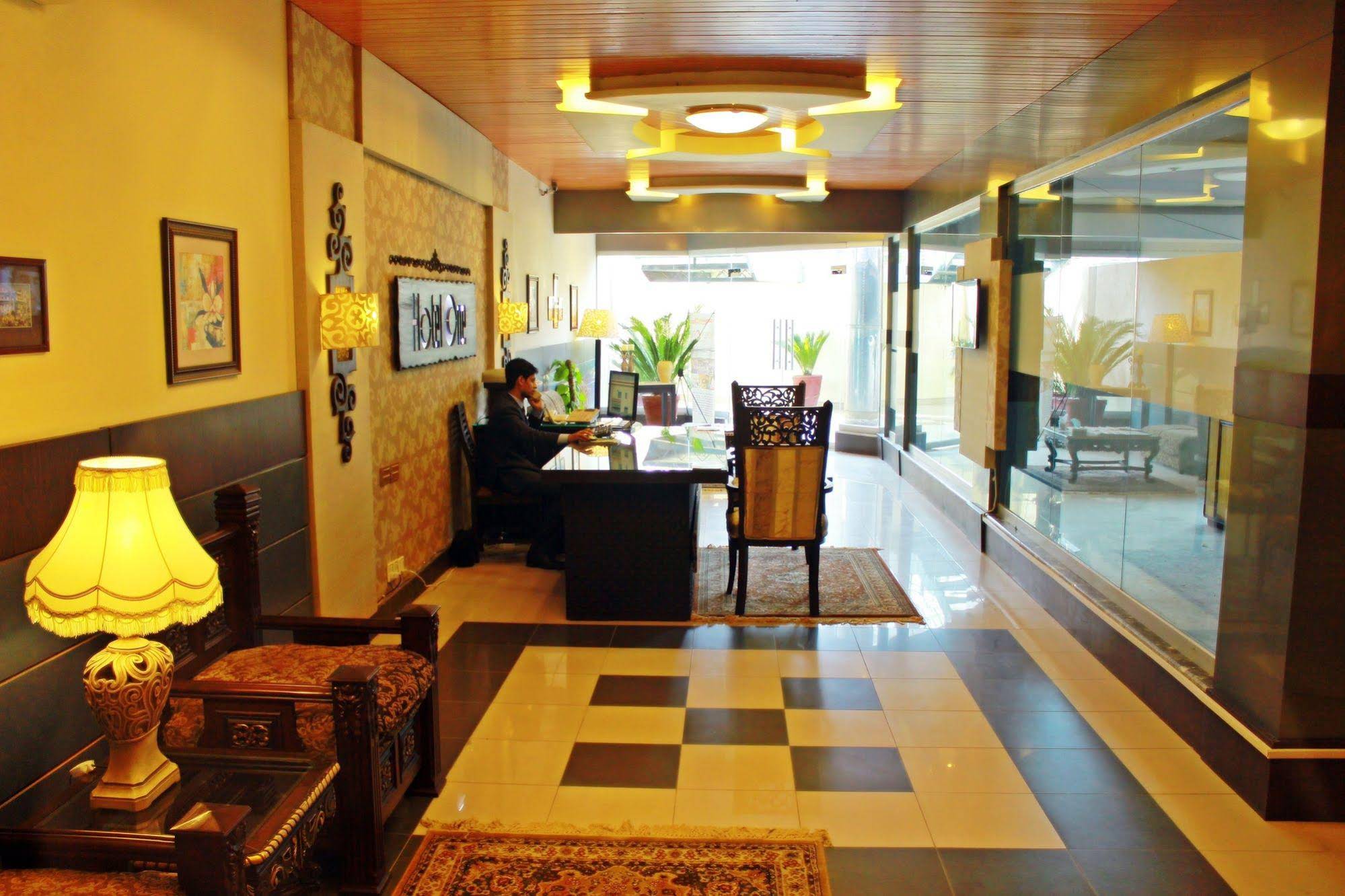 Hotel One Gujrat