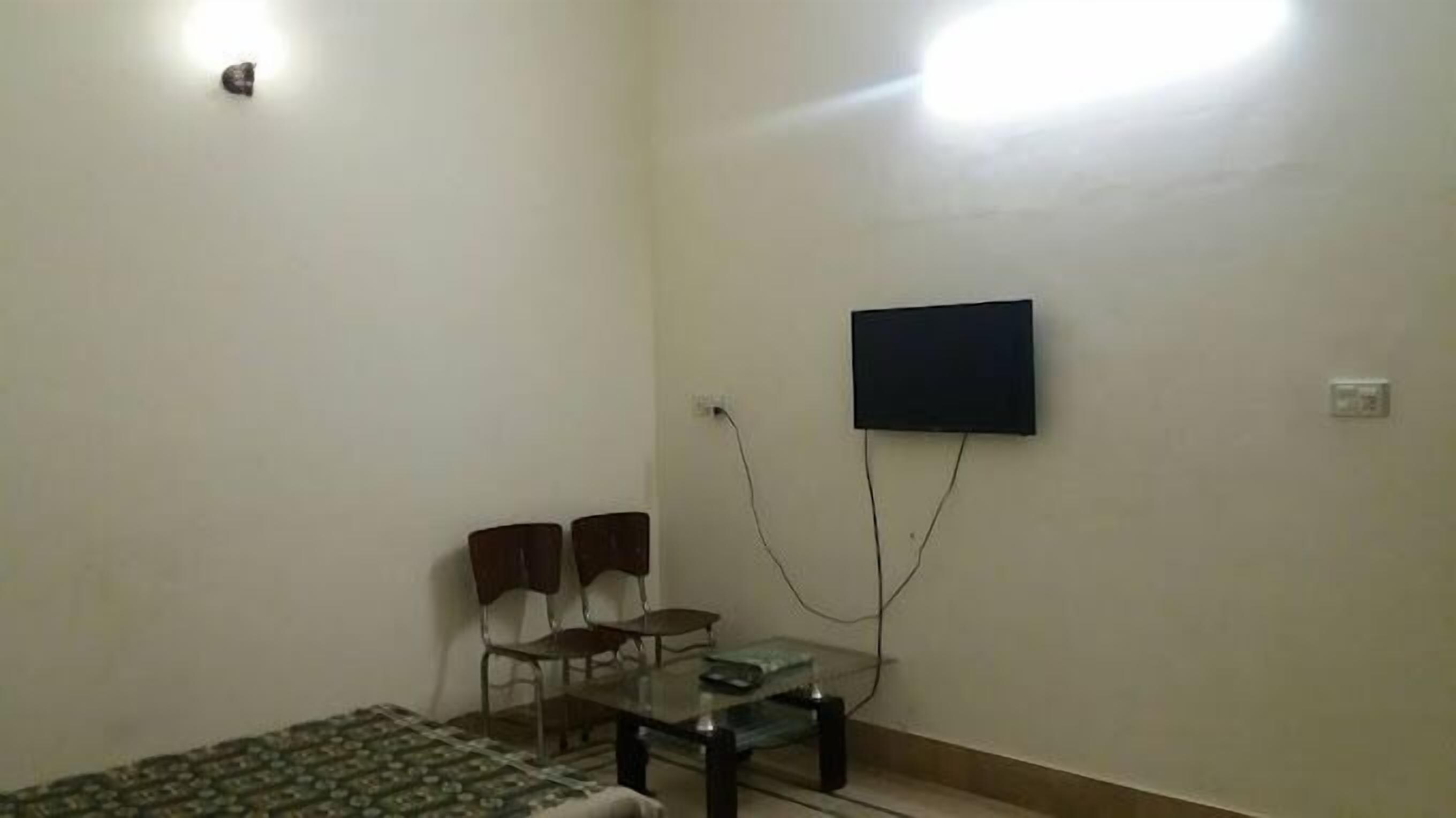 Data Guest House