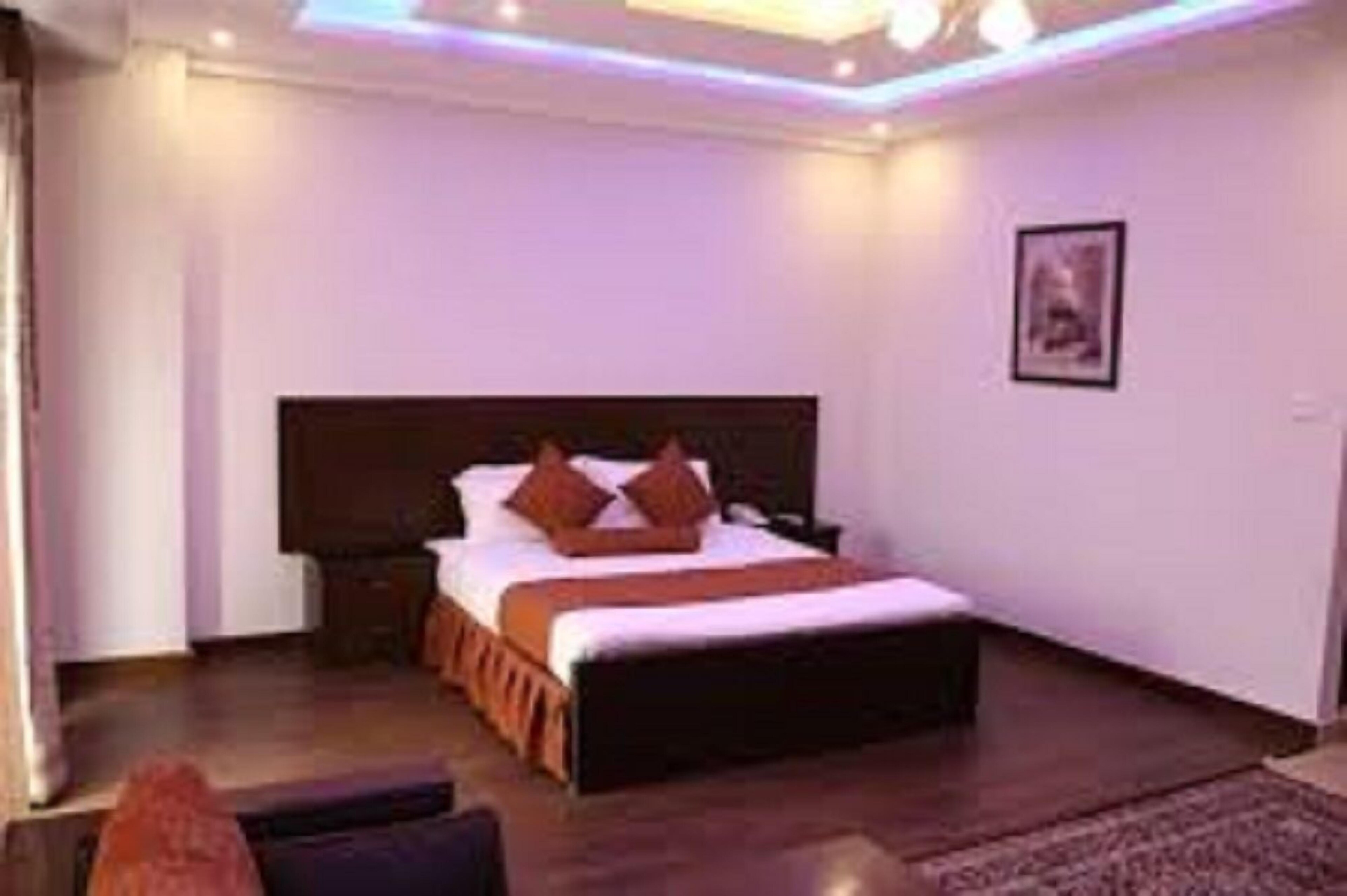Aqcha Hotel