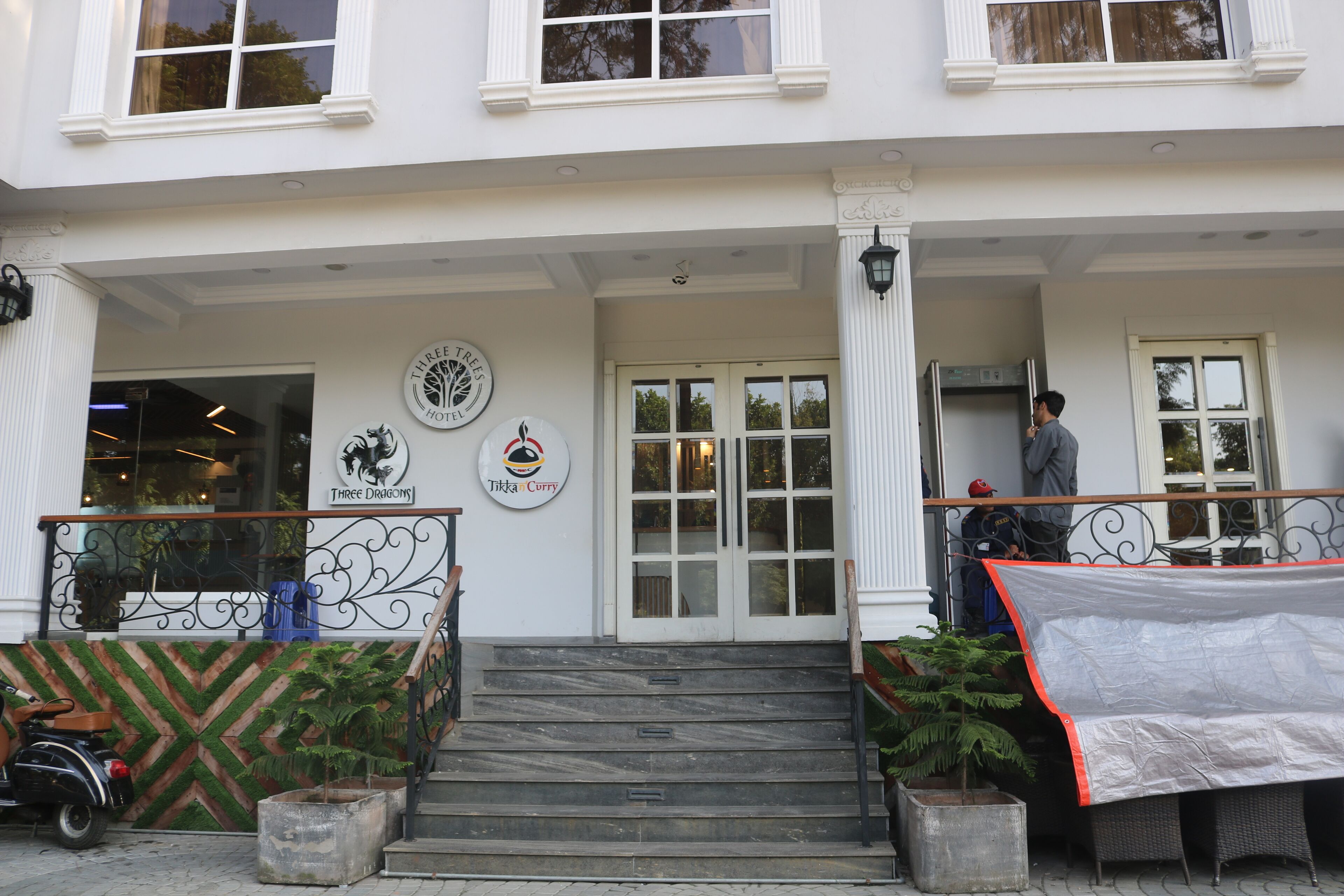 Three Trees Hotel