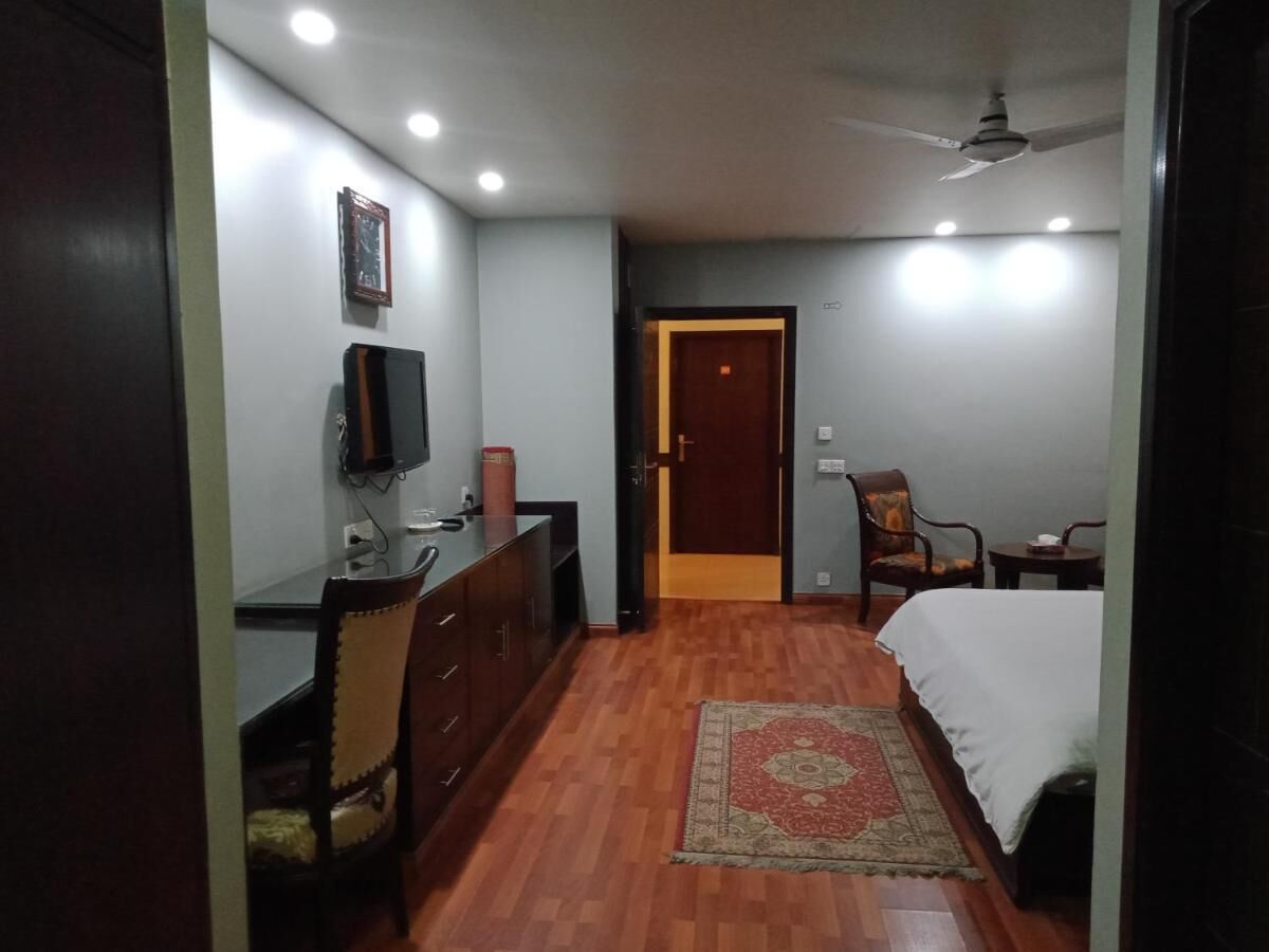 Hira Guest House & Banquet