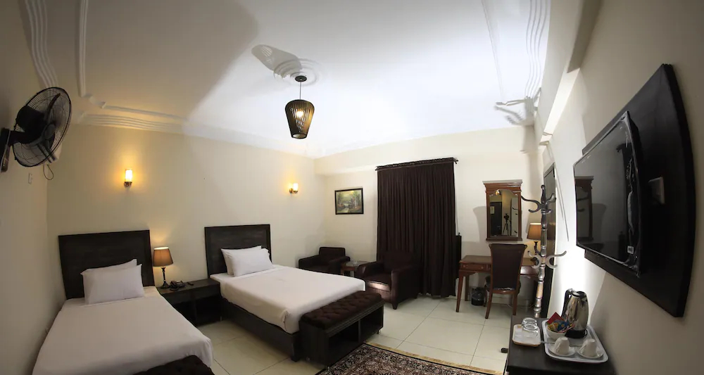Hotel Crown Inn