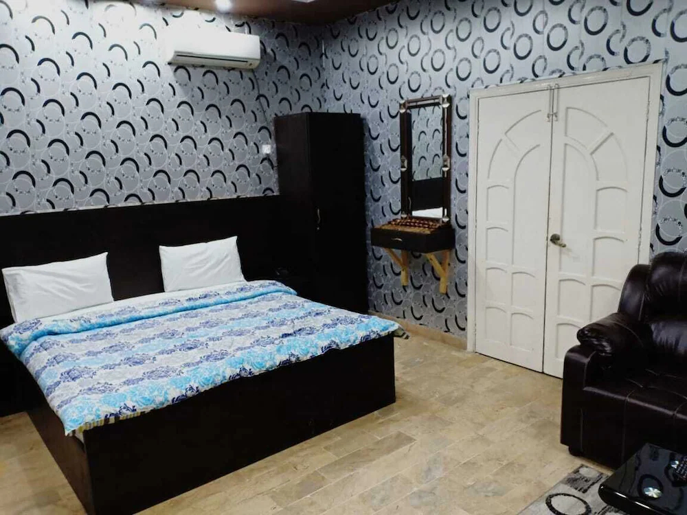 Hotel Defence Inn
