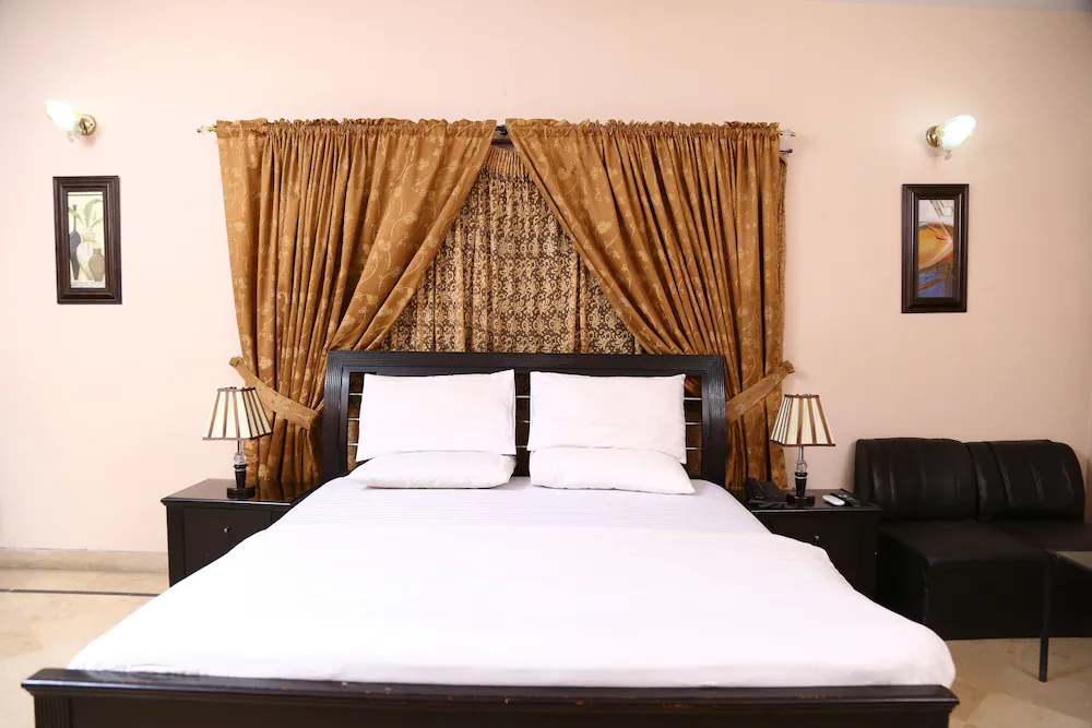 Luxury Inn Guest House
