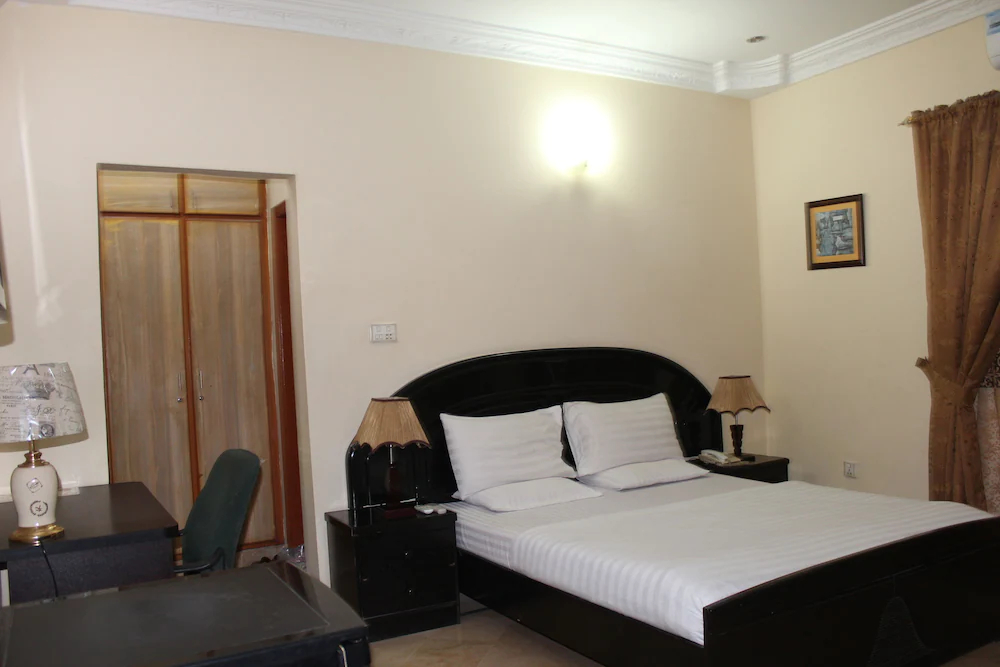 Luxury Inn Guest House